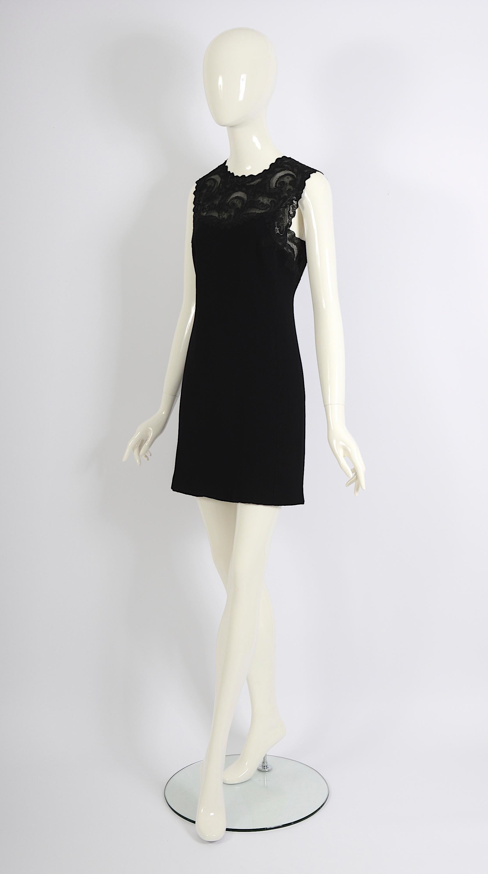 Gianni Versace couture vintage black lace embellished a-line mini dress, fw 1996 For Sale 5