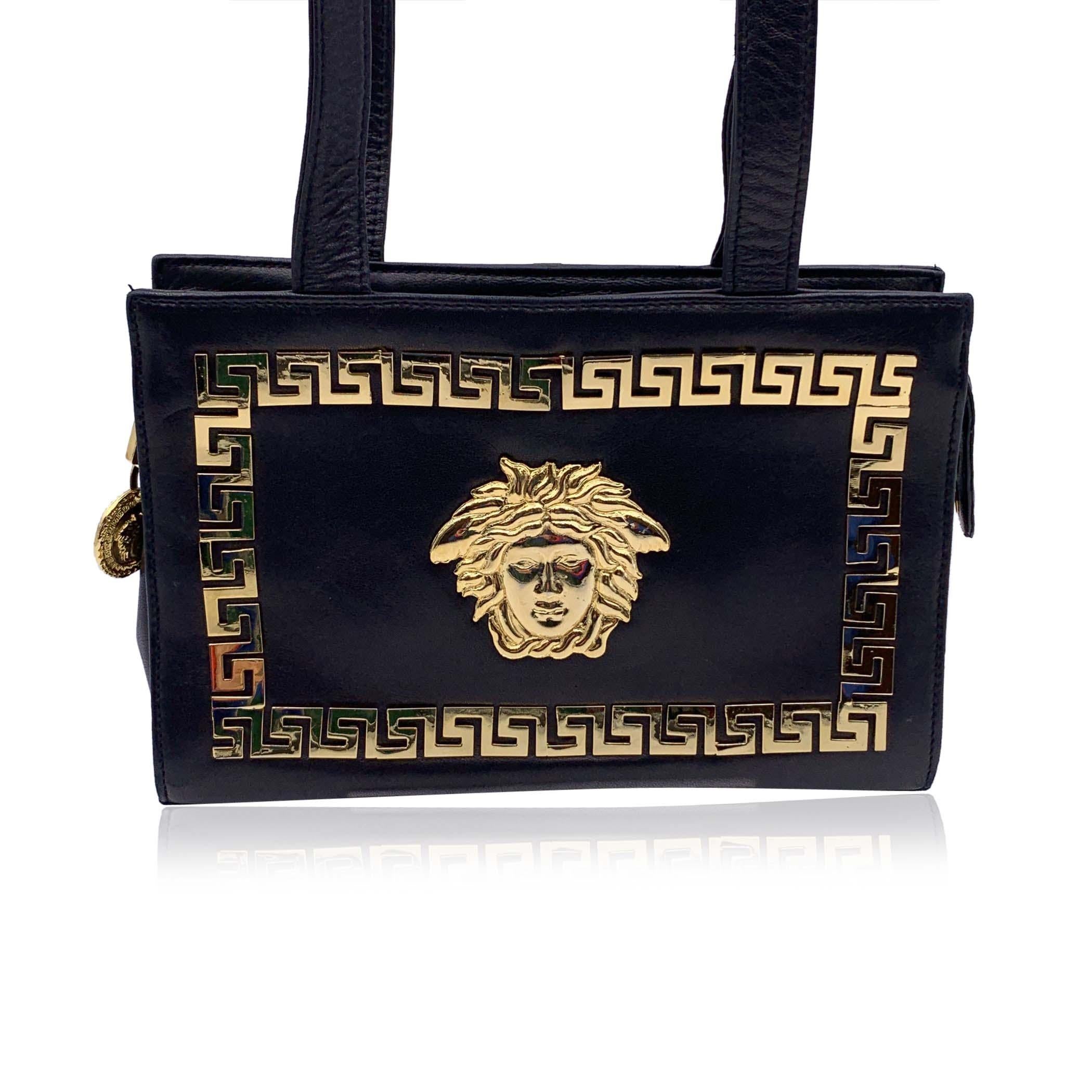 Gianni Versace Couture Vintage Black Leather Medusa Shoulder Bag In Good Condition For Sale In Rome, Rome