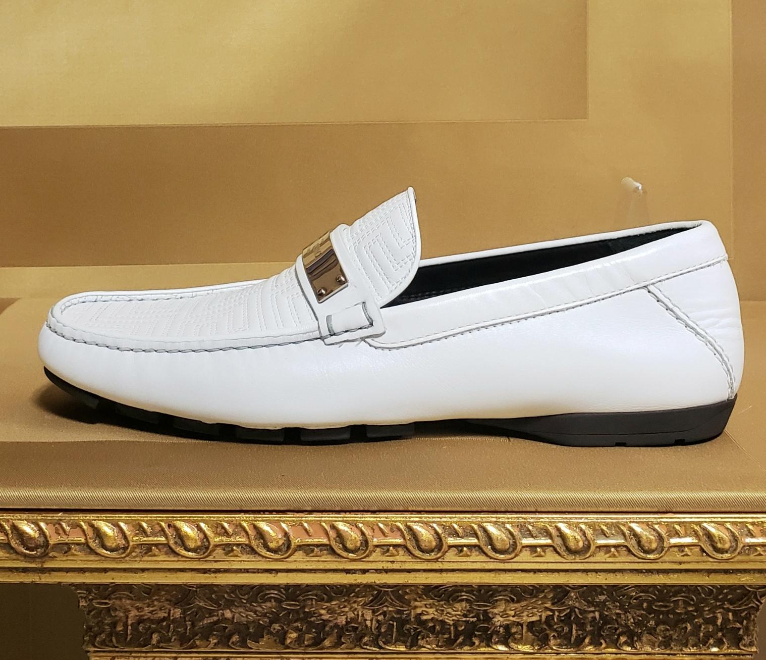 GIANNI VERSACE COUTURE WEISSE VERZIERTES LEDERDRIVER LOAFER-Schuhe Gr. 39,5 (Grau) im Angebot