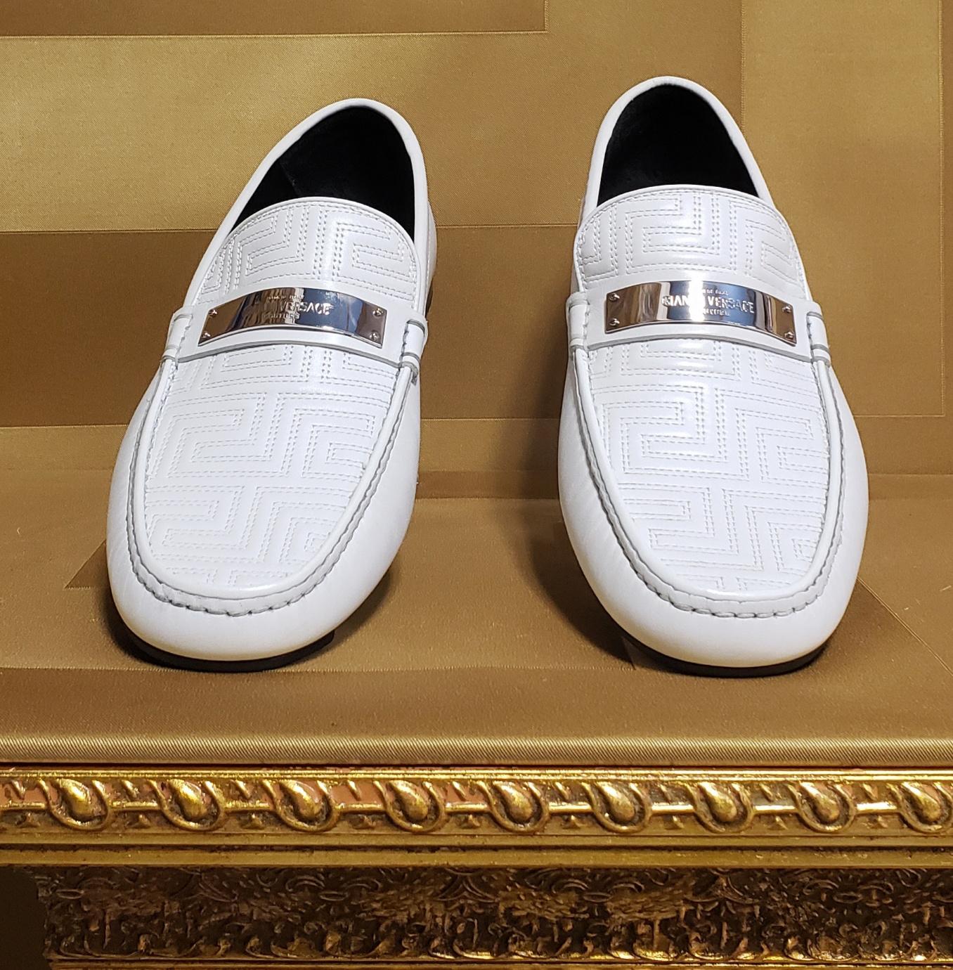 GIANNI VERSACE COUTURE WEISSE VERZIERTES LEDERDRIVER LOAFER-Schuhe Gr. 39,5 im Angebot 1