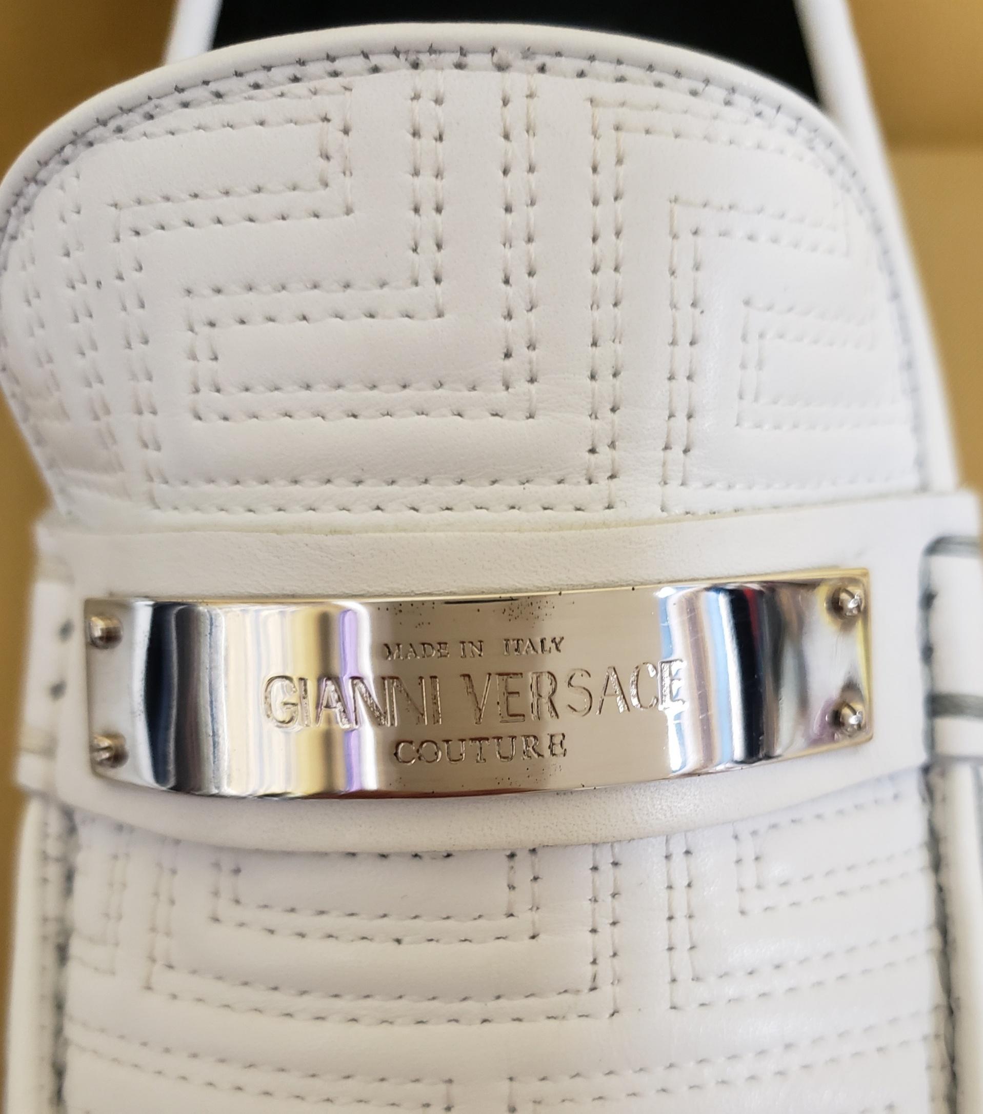 GIANNI VERSACE COUTURE WHITE EMBROIDERED LEATHER DRIVER LOAFER Shoes Sz: 39.5 For Sale 1