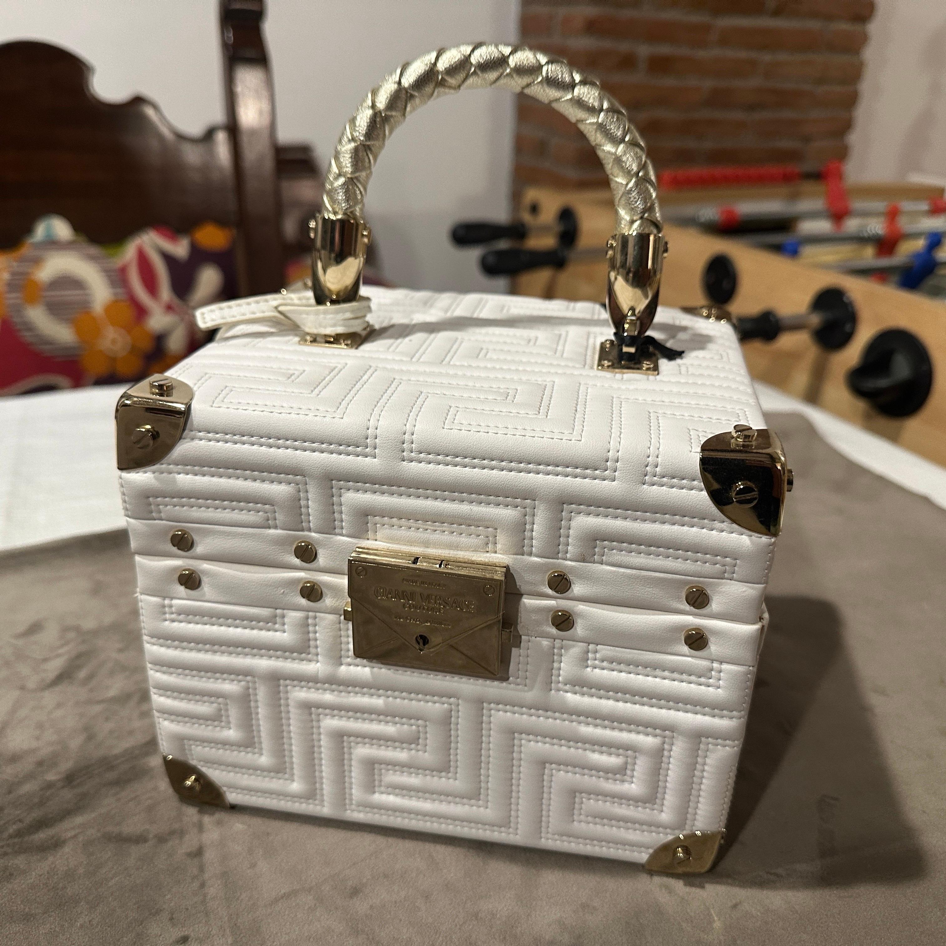 This Gianni Versace Couture white leather and brass beauty case is a breathtaking expression of luxury, opulence, and impeccable craftsmanship, embodying the bold aesthetic that defined Versace’s golden era.
The case is designed in a vintage