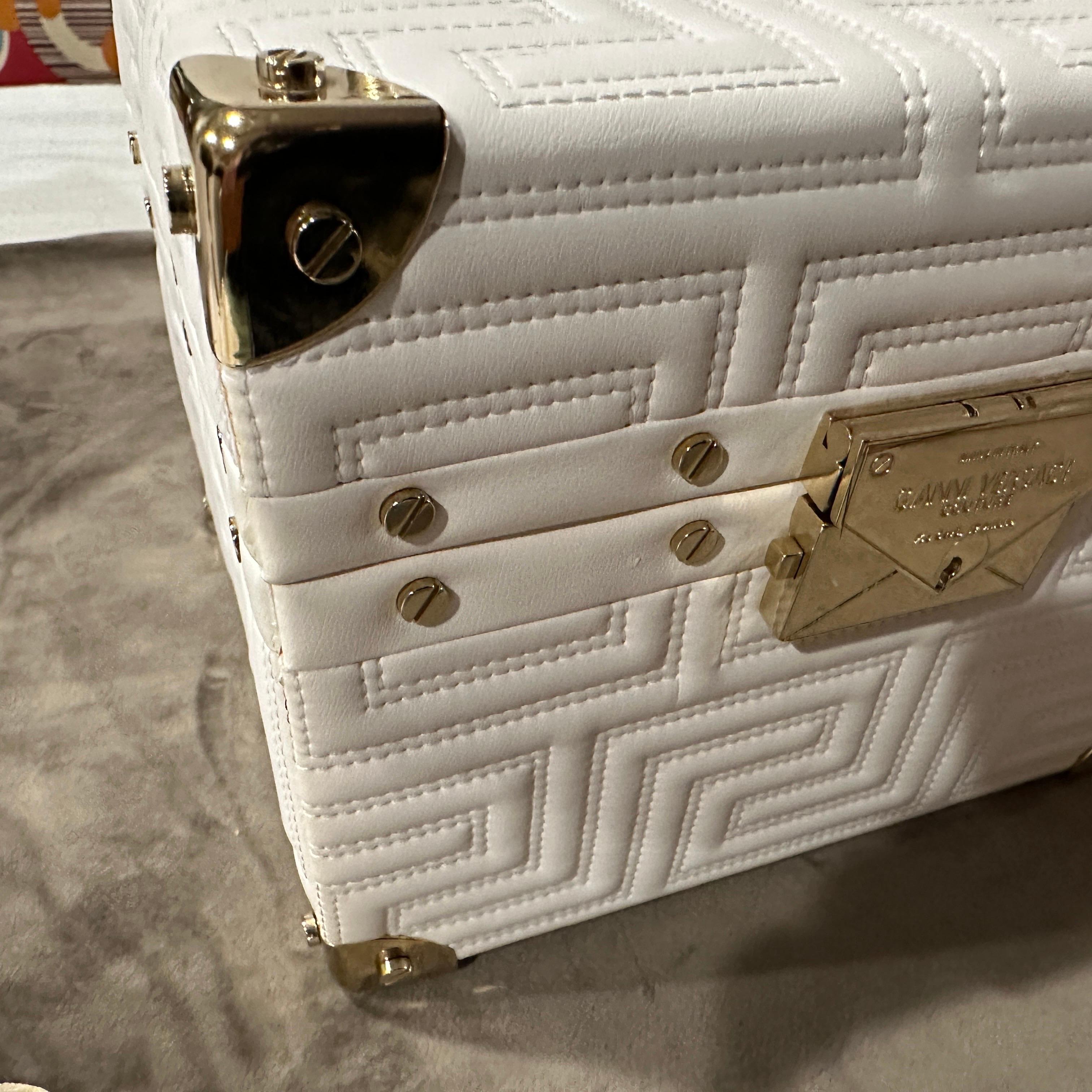Gianni Versace Couture White Leather and Brass Luxury Beauty Case In Excellent Condition For Sale In Aci Castello, IT