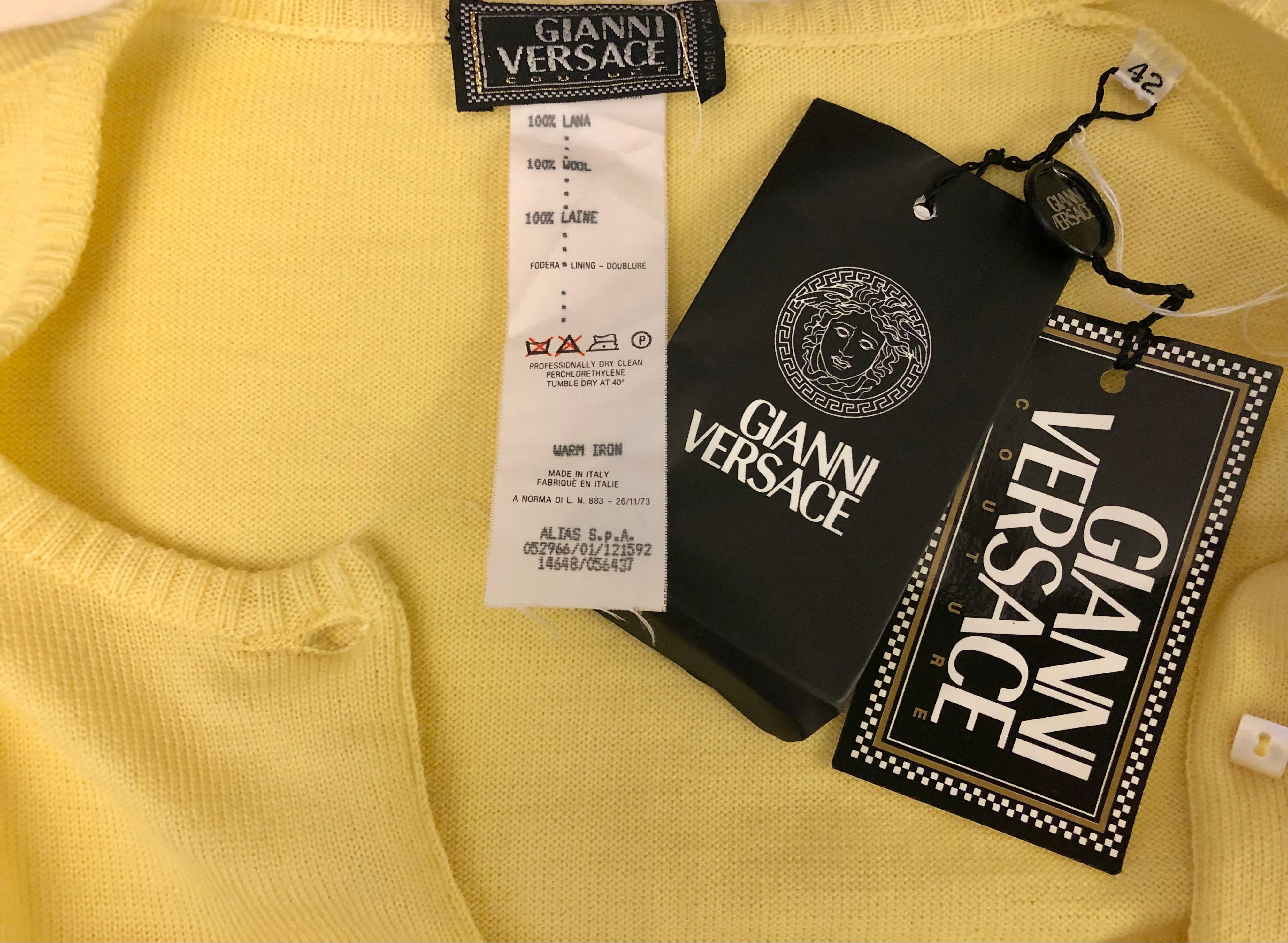 Cardigan en laine jaune Gianni Versace Couture  Neuf - En vente à Sheung Wan, HK