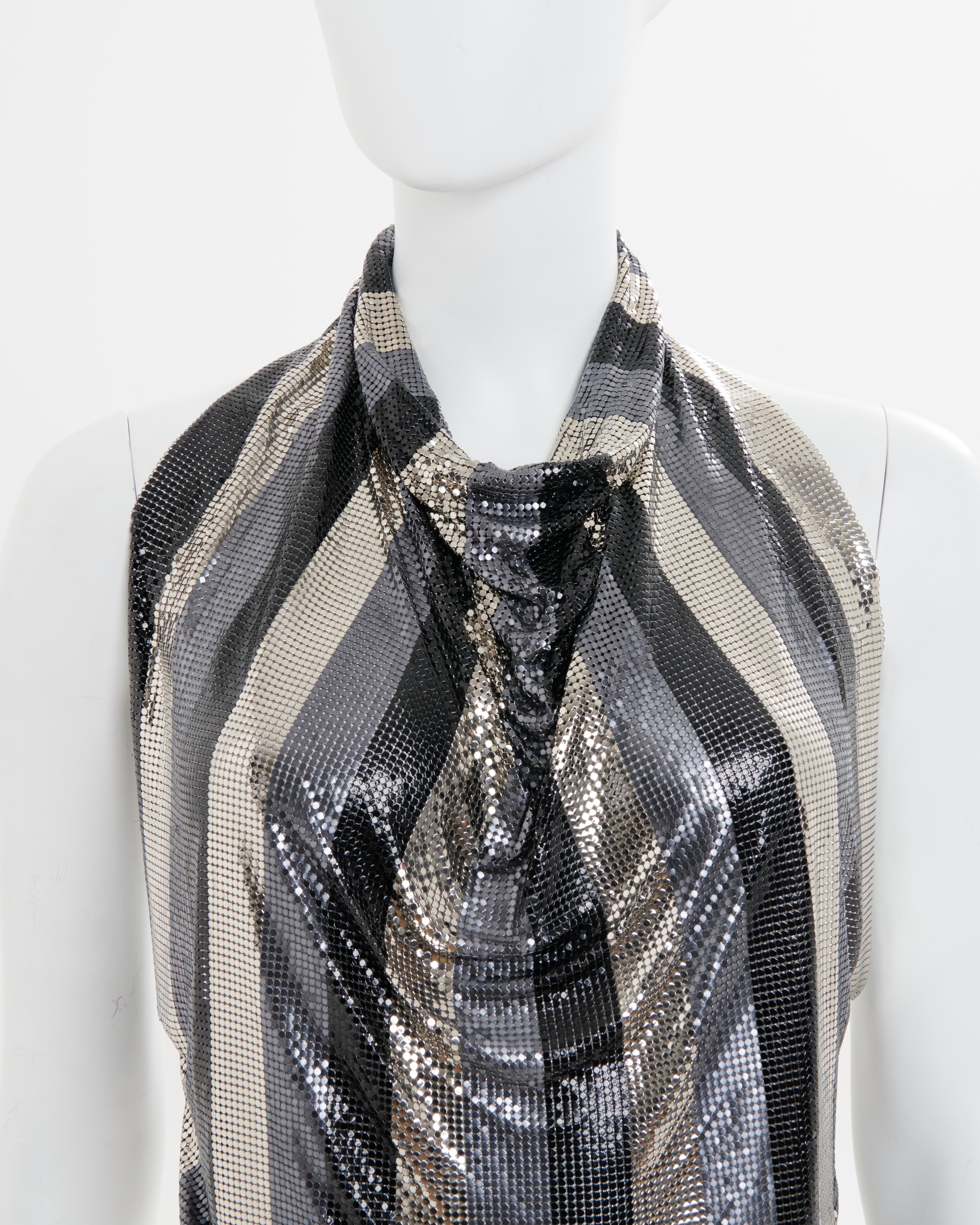 Gianni Versace H/W 1983 Schwarz Gold & Silber Oroton Kettenhemd-Haltertop im Zustand „Gut“ im Angebot in Milano, IT