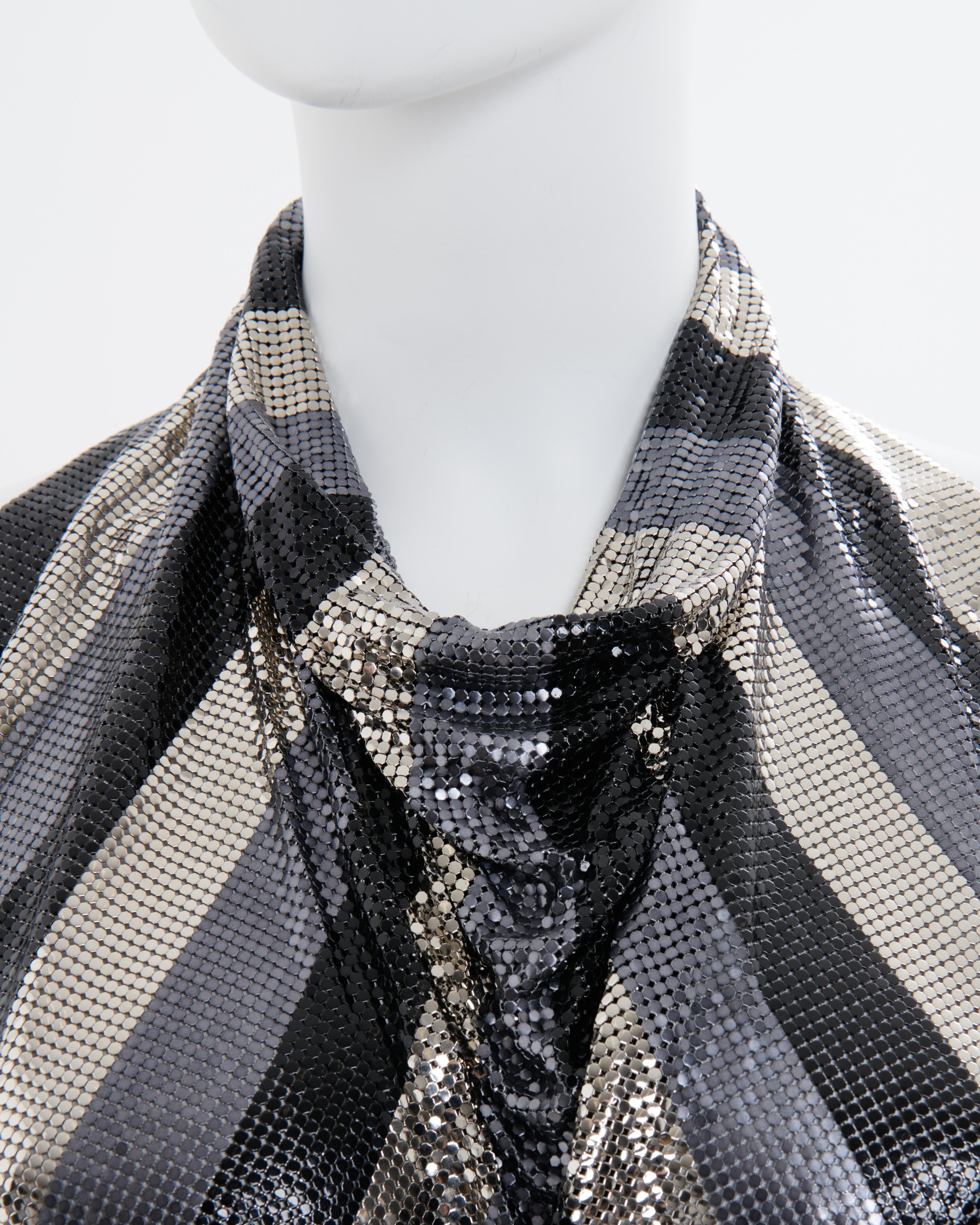 Gianni Versace H/W 1983 Schwarz Gold & Silber Oroton Kettenhemd-Haltertop im Angebot 1