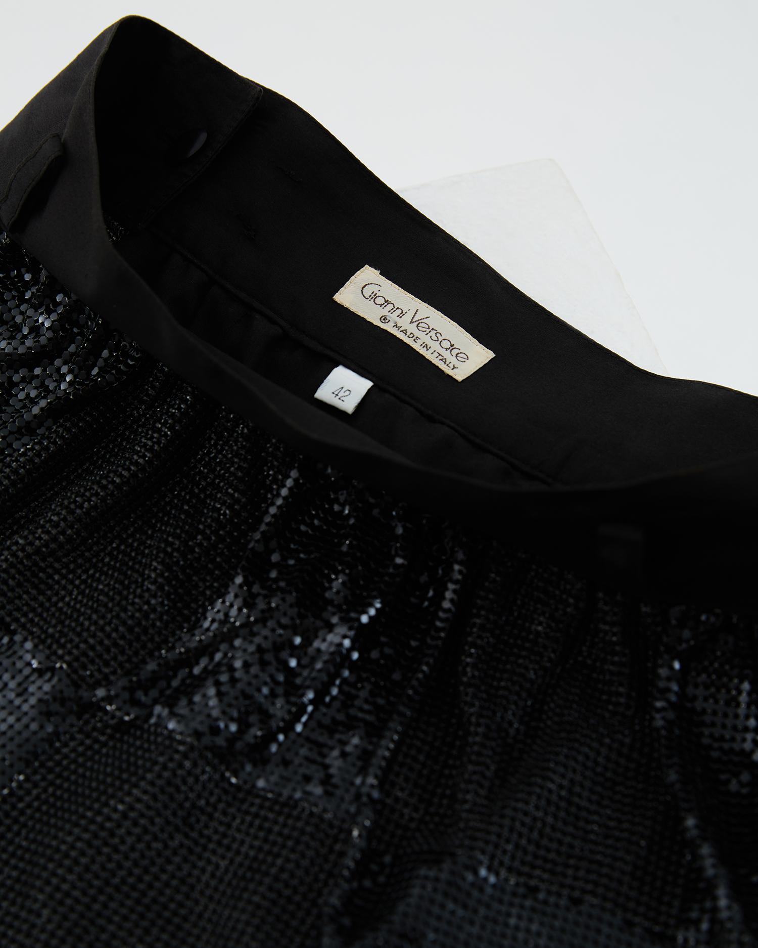 Gianni Versace F/W 1983 Ensemble top et jupe en cotte de mailles Oroton noir en vente 10