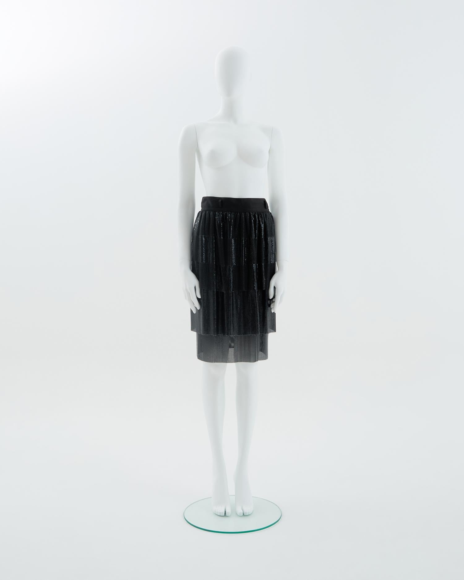 Gianni Versace F/W 1983 Ensemble top et jupe en cotte de mailles Oroton noir en vente 2