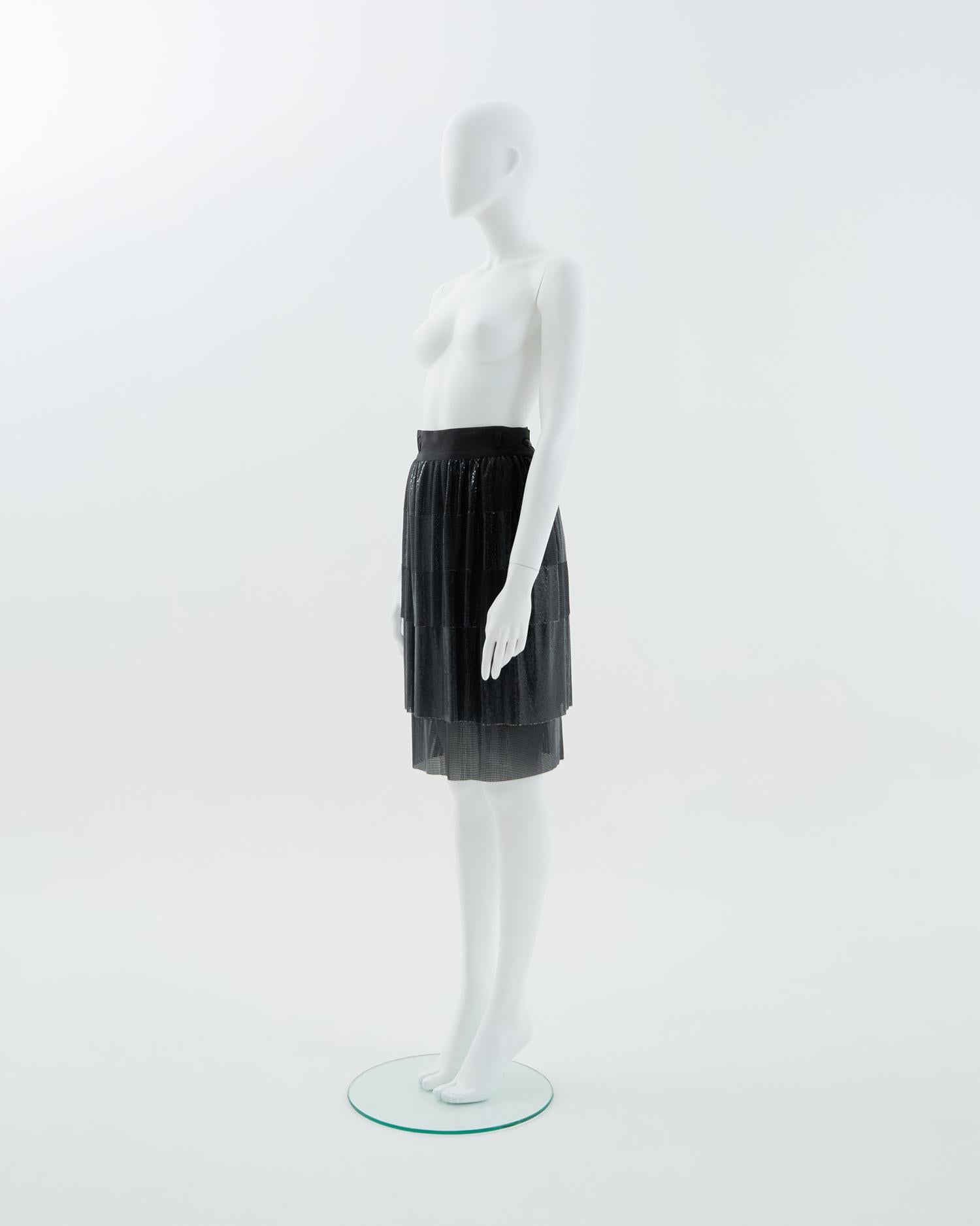 Gianni Versace F/W 1983 Ensemble top et jupe en cotte de mailles Oroton noir en vente 3