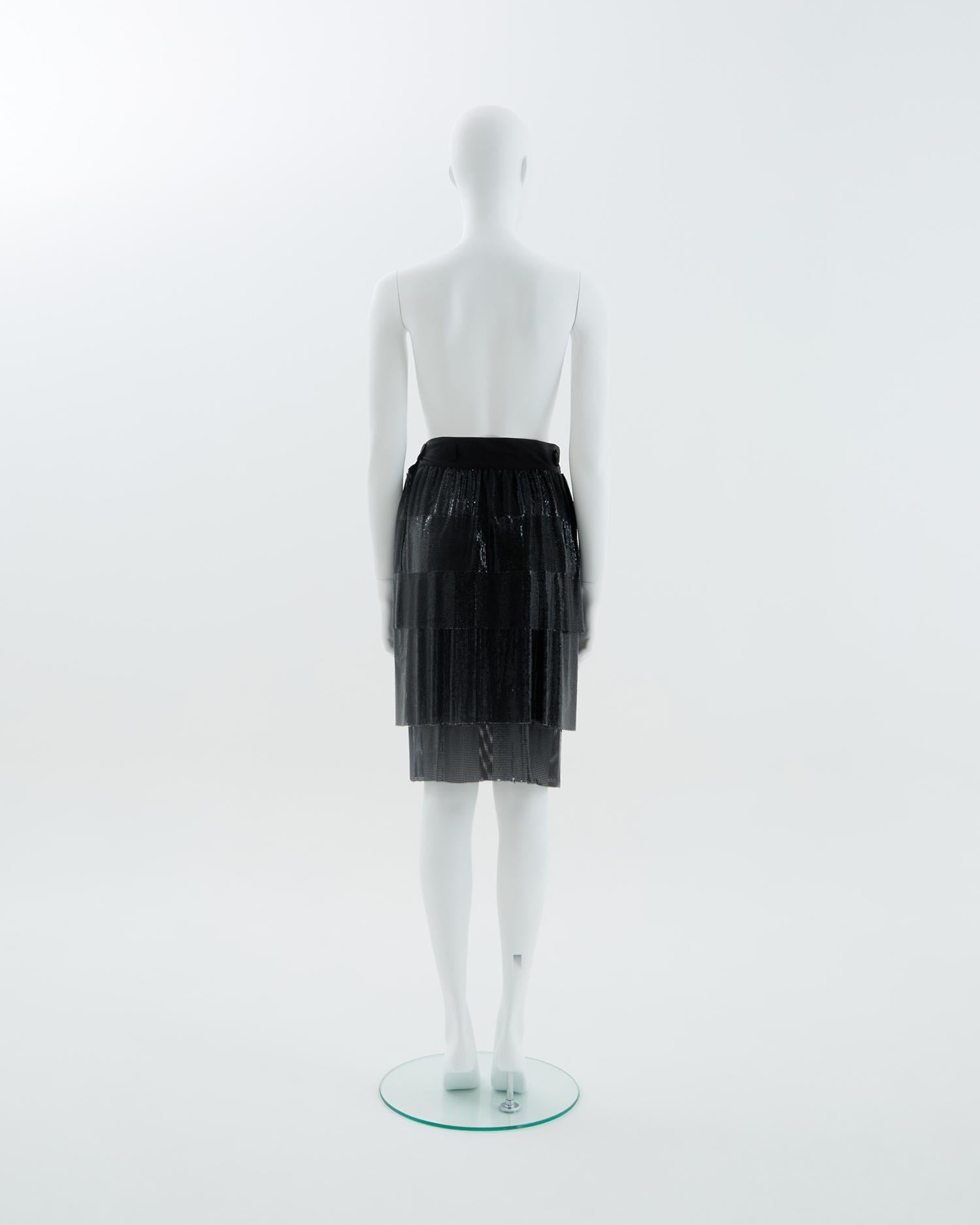Gianni Versace F/W 1983 Ensemble top et jupe en cotte de mailles Oroton noir en vente 4