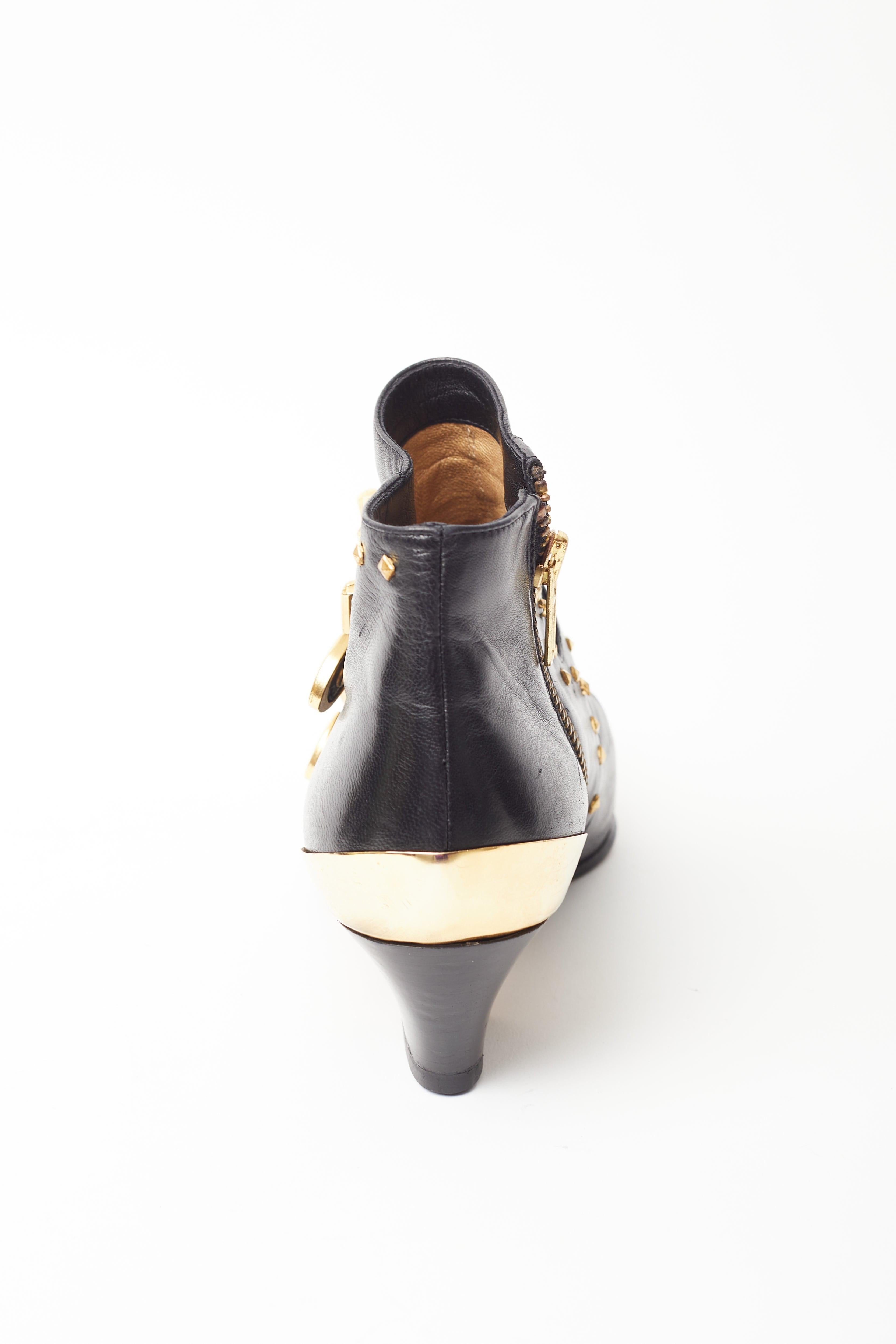 De las mujeres Gianni Versace F/W 1992 Pasarela Miss S&M Botines de piel con tachuelas en venta