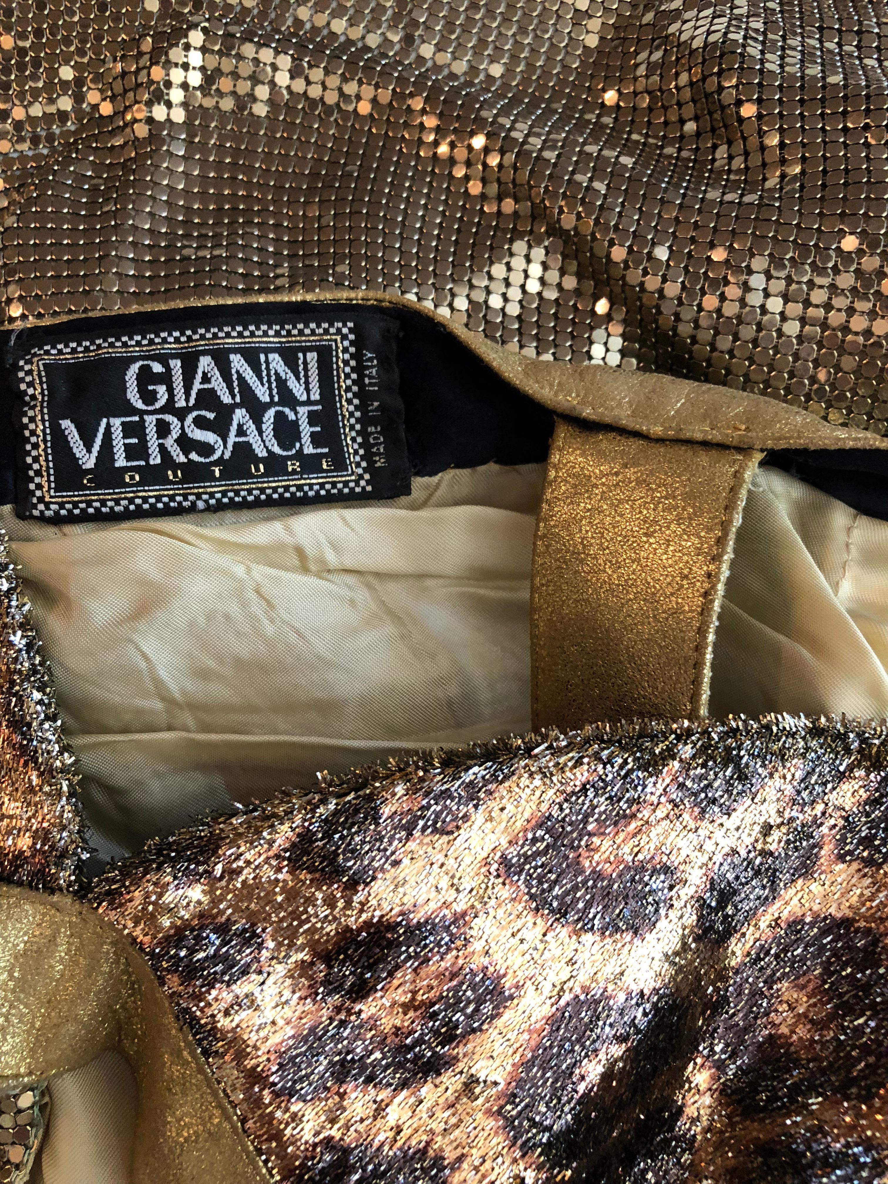 Campagne publicitaire de défilé Gianni Versace F/W 1994 - Robe en maille métallique dorée vintage en vente 2