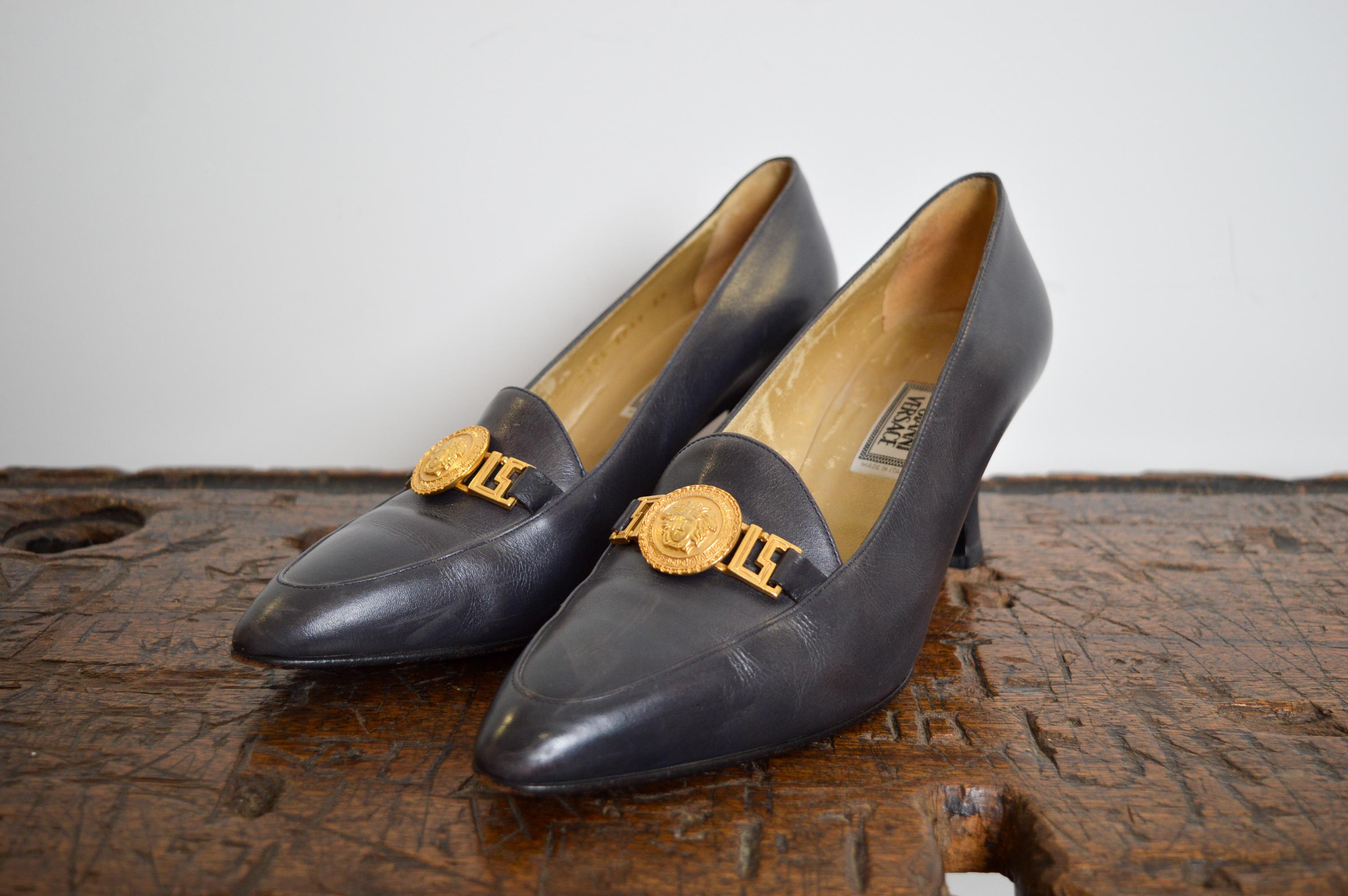 Gianni Versace F/W 1994 Pasarela Medusa Zapatos de tacón - Piel Detalle dorado Zapatos en venta 7