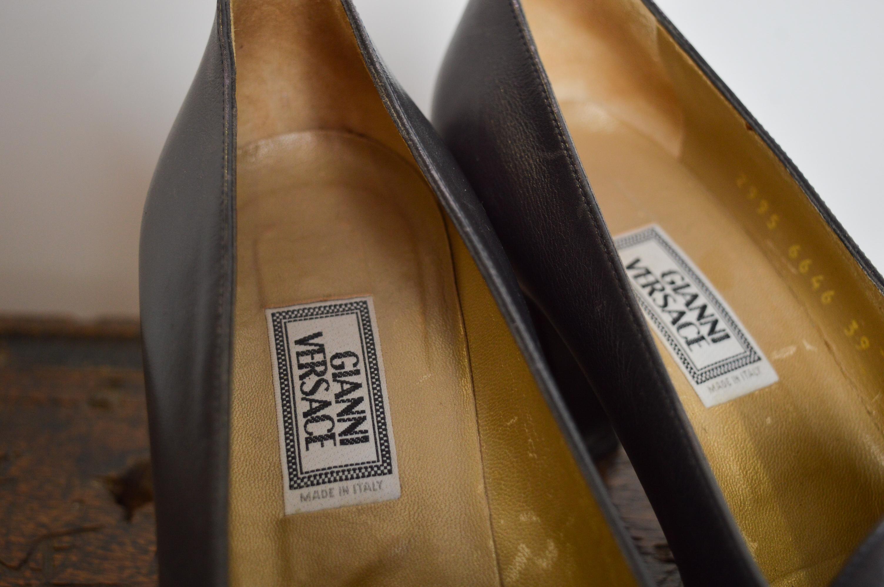 Femenino o masculino Gianni Versace F/W 1994 Pasarela Medusa Zapatos de tacón - Piel Detalle dorado Zapatos en venta