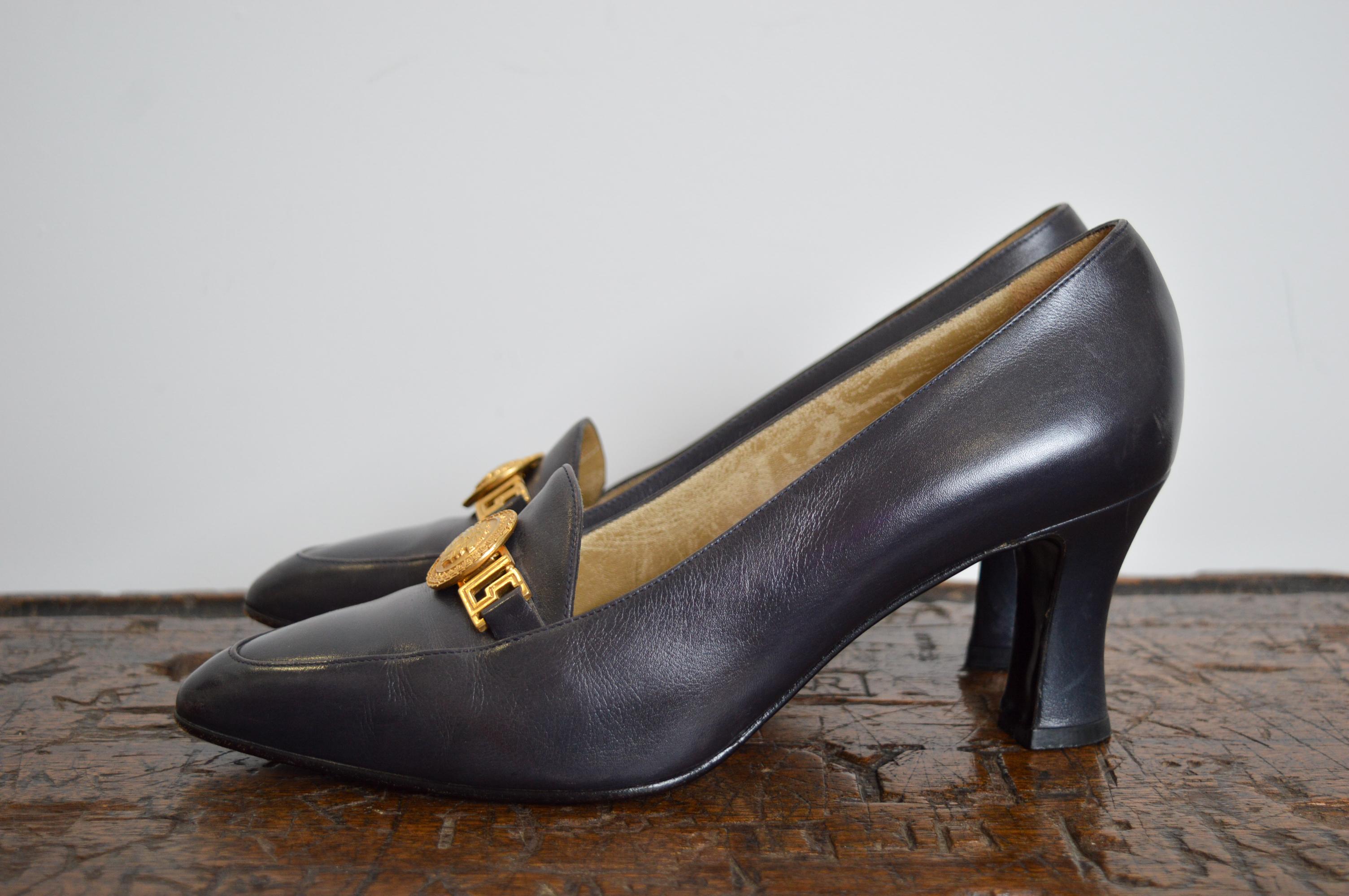Gianni Versace F/W 1994 Pasarela Medusa Zapatos de tacón - Piel Detalle dorado Zapatos en venta 1