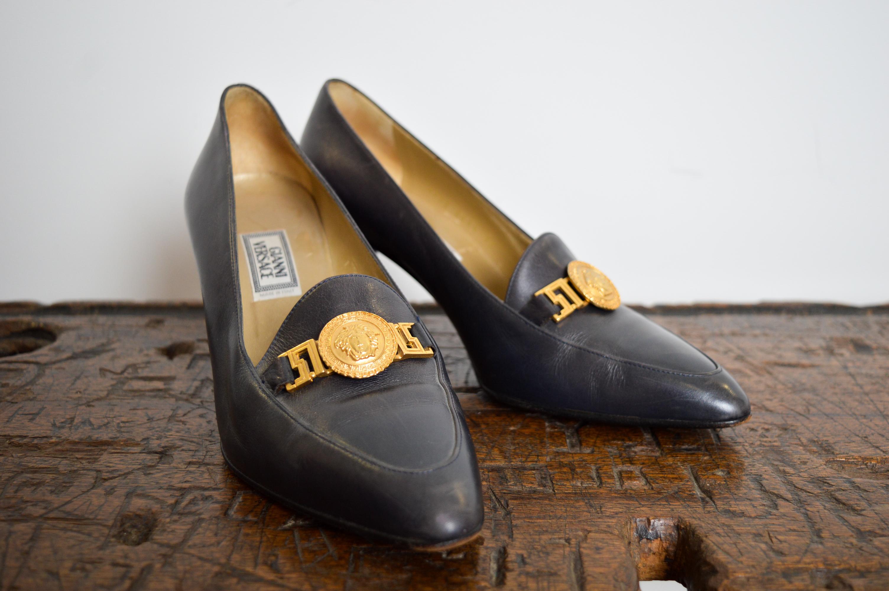 Gianni Versace F/W 1994 Pasarela Medusa Zapatos de tacón - Piel Detalle dorado Zapatos en venta 2