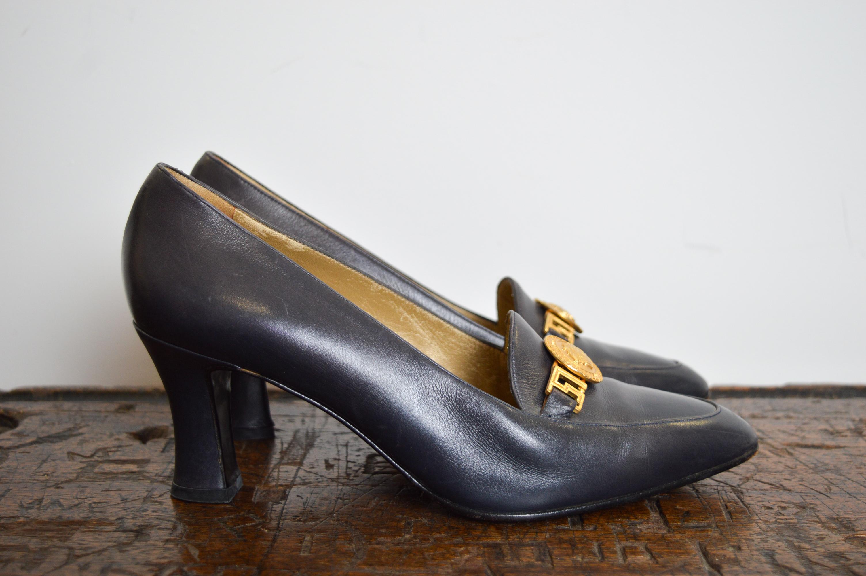 Gianni Versace F/W 1994 Pasarela Medusa Zapatos de tacón - Piel Detalle dorado Zapatos en venta 3