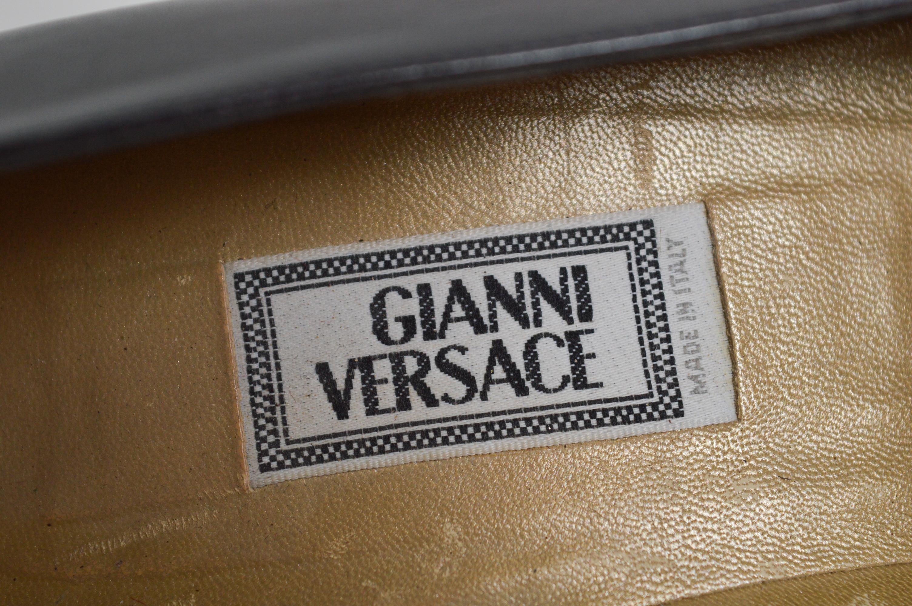 Gianni Versace F/W 1994 Pasarela Medusa Zapatos de tacón - Piel Detalle dorado Zapatos en venta 4