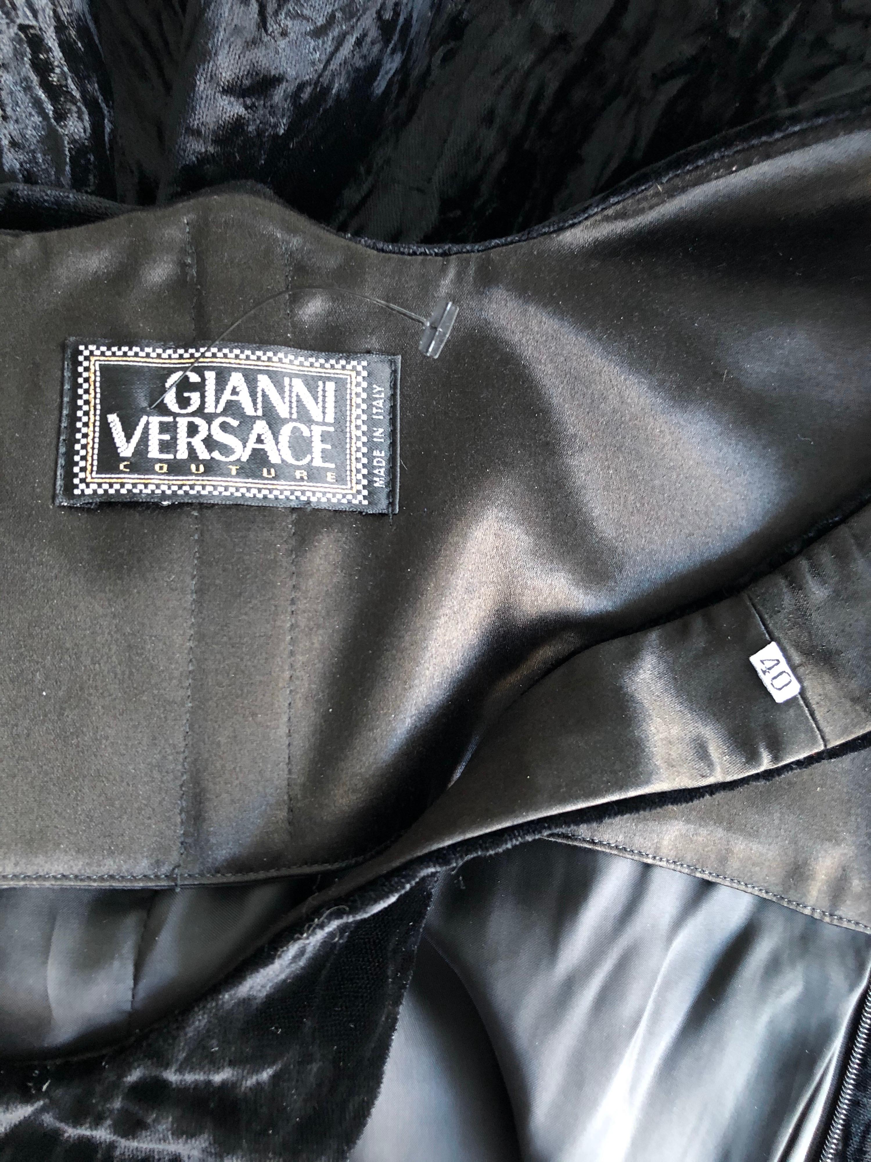 Gianni Versace F/W 1995 Runway Vintage Velvet Black Maxi Dress Gown In Good Condition For Sale In Naples, FL