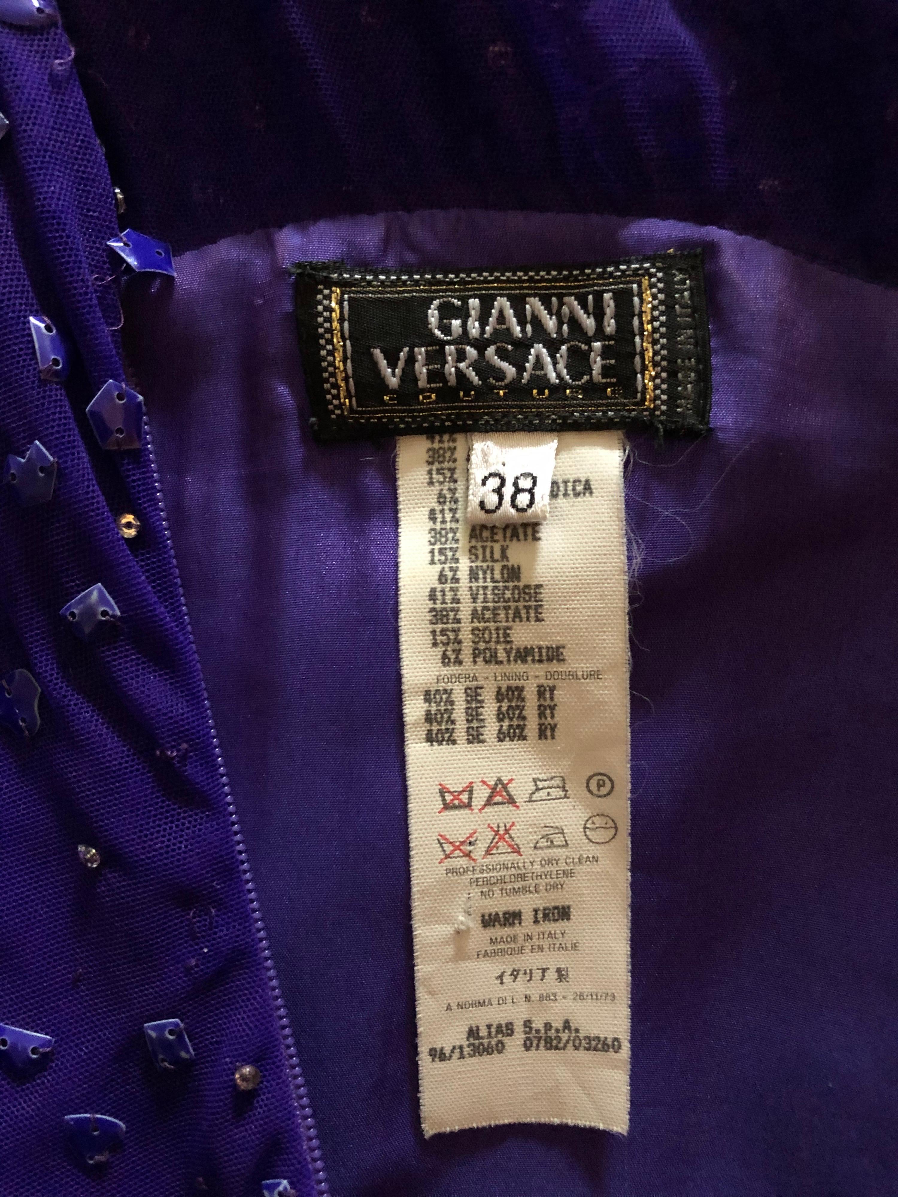 Violet Robe de soirée vintage embellie Gianni Versace F/W 1996 Runway en vente