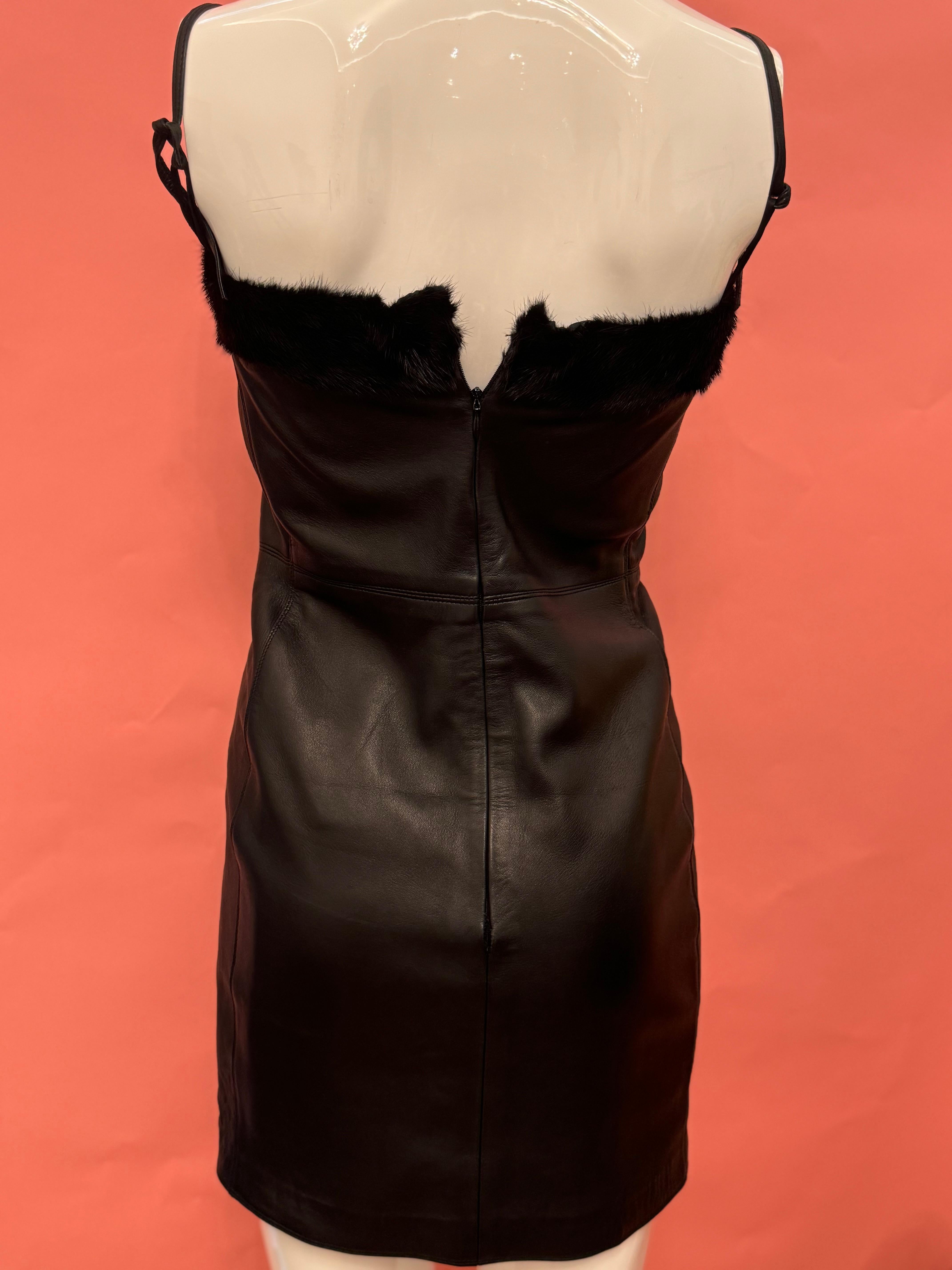 Gianni Versace A/I 1997 abito in pelle di agnello e pelliccia di visone in vendita 3