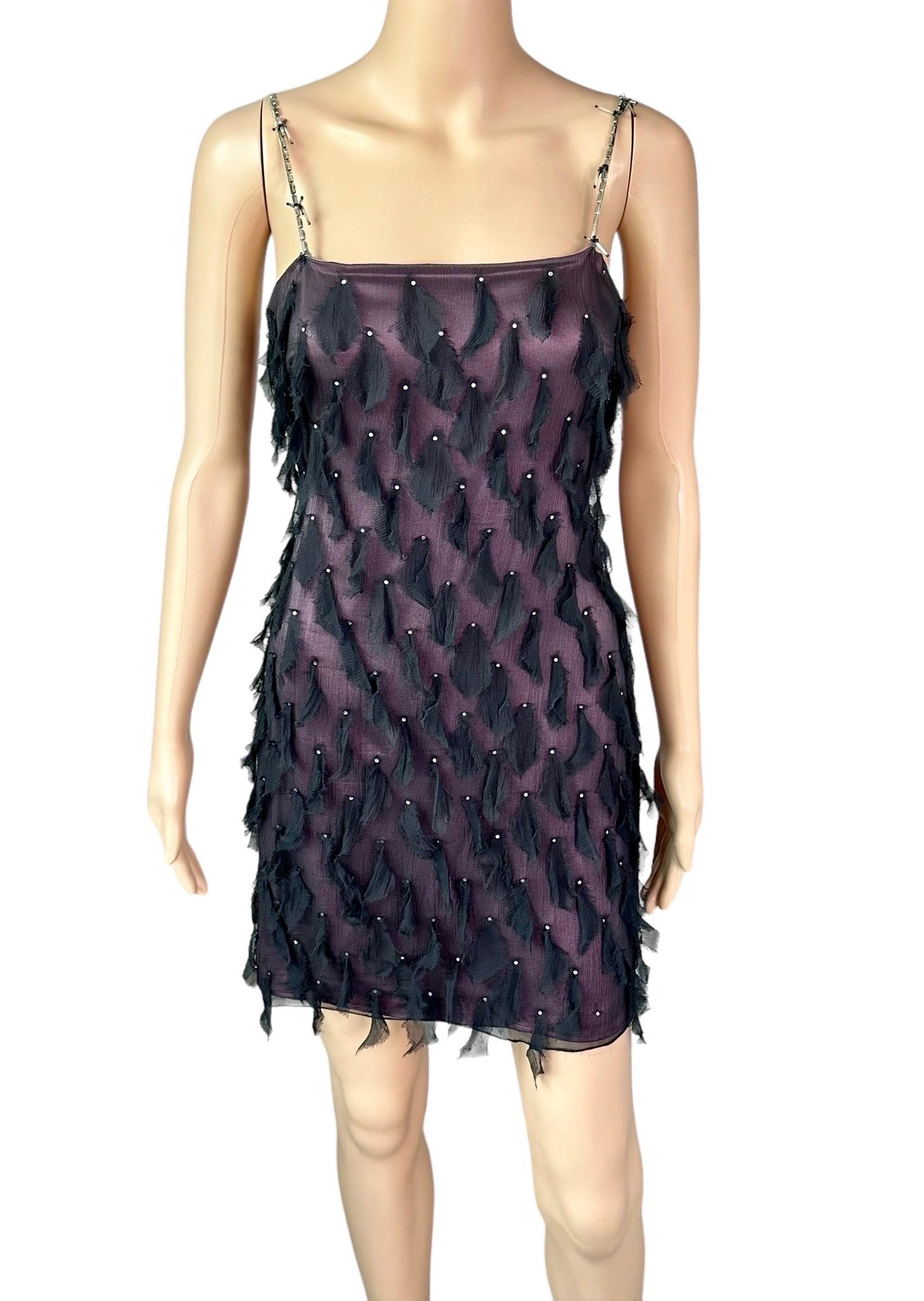 Gianni Versace F/W 1998 Laufsteg Stacheldraht-Kristall verziertes Minikleid IT 42

Gianni Versace Minikleid aus schwarzer Seide und lilafarbenem Stacheldrahtfutter mit Seidenapplikationen, die mit Kristallen verziert sind. 
