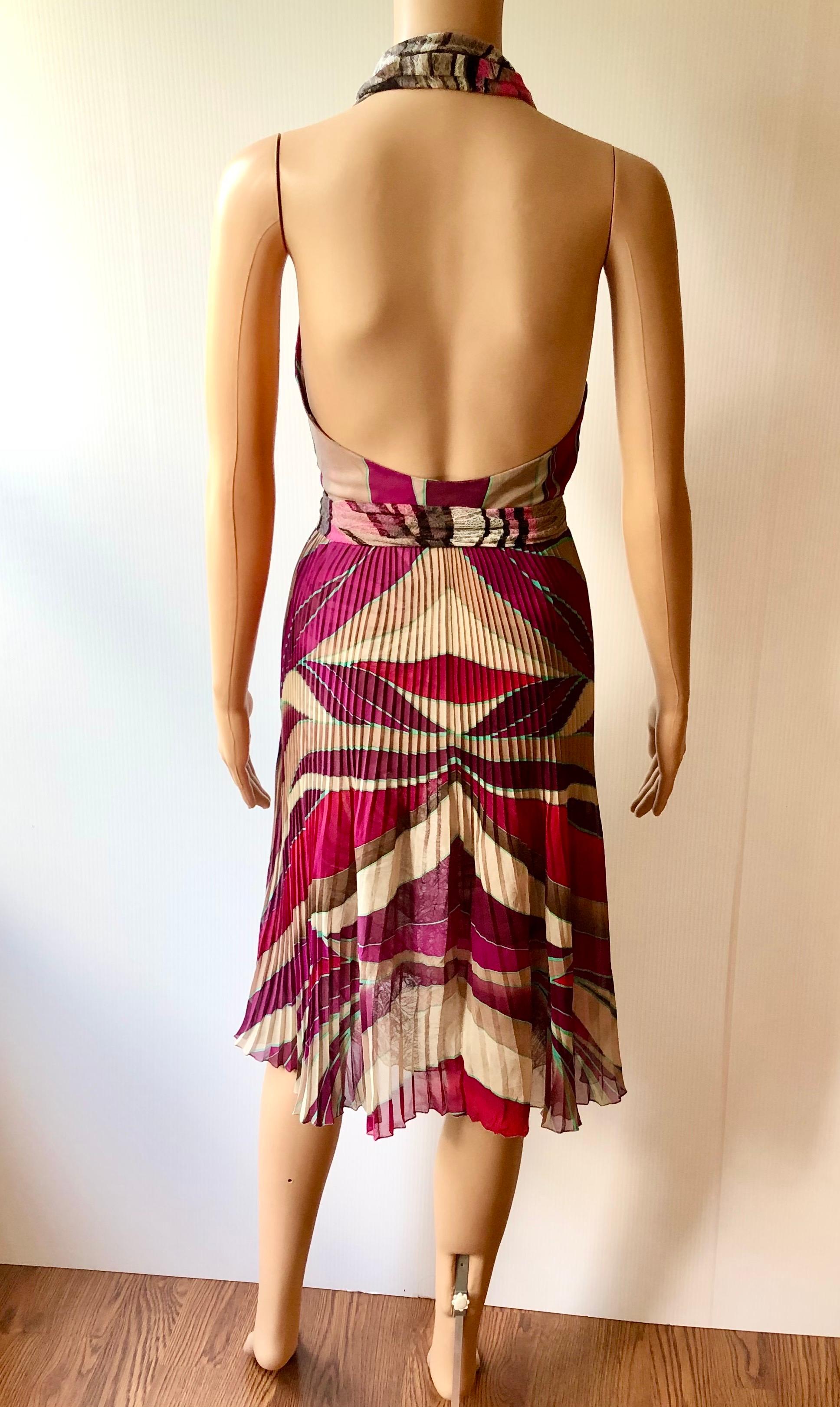 Gianni Versace F/W 2000 Runway Plunged Geometric Print Open Back Pleated Dress In Good Condition For Sale In Naples, FL