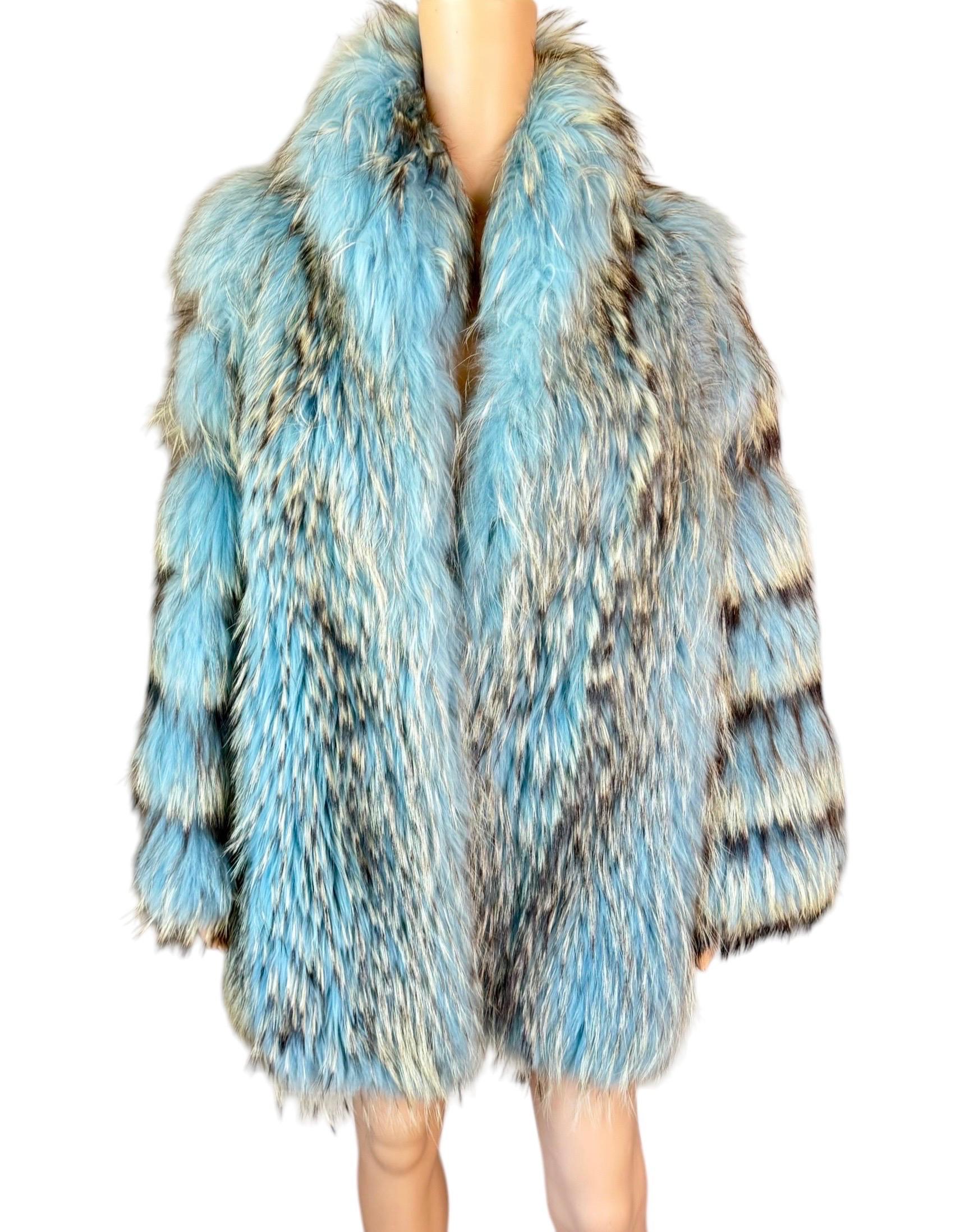 Gianni Versace F/W 2001 Blue Marmot Fur Jacket Coat 

Seen on Look 8 on the Runway in the beige color and on Kim Kardashian in the cropped version.

Size IT 42

Condition: great vintage condition, small discoloration on the inner lining near the