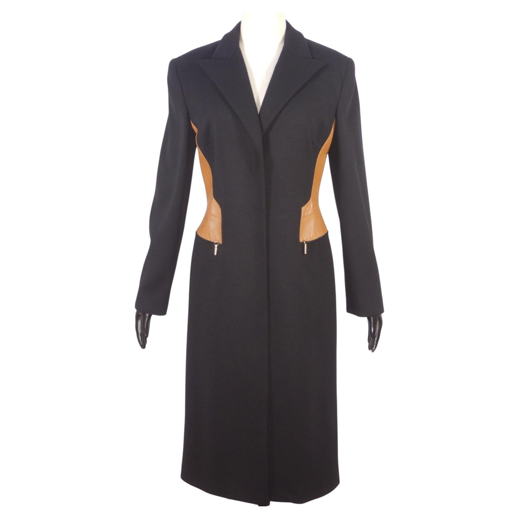 Gianni Versace F/W 2001 Laufsteg Schwarzer Wollmantel mit Lederverkleidung im Angebot