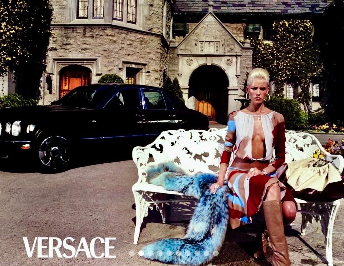 Gianni Versace A/I 2001: abito in pelle con ritaglio e buco della serratura con stampa astratta in vendita 15