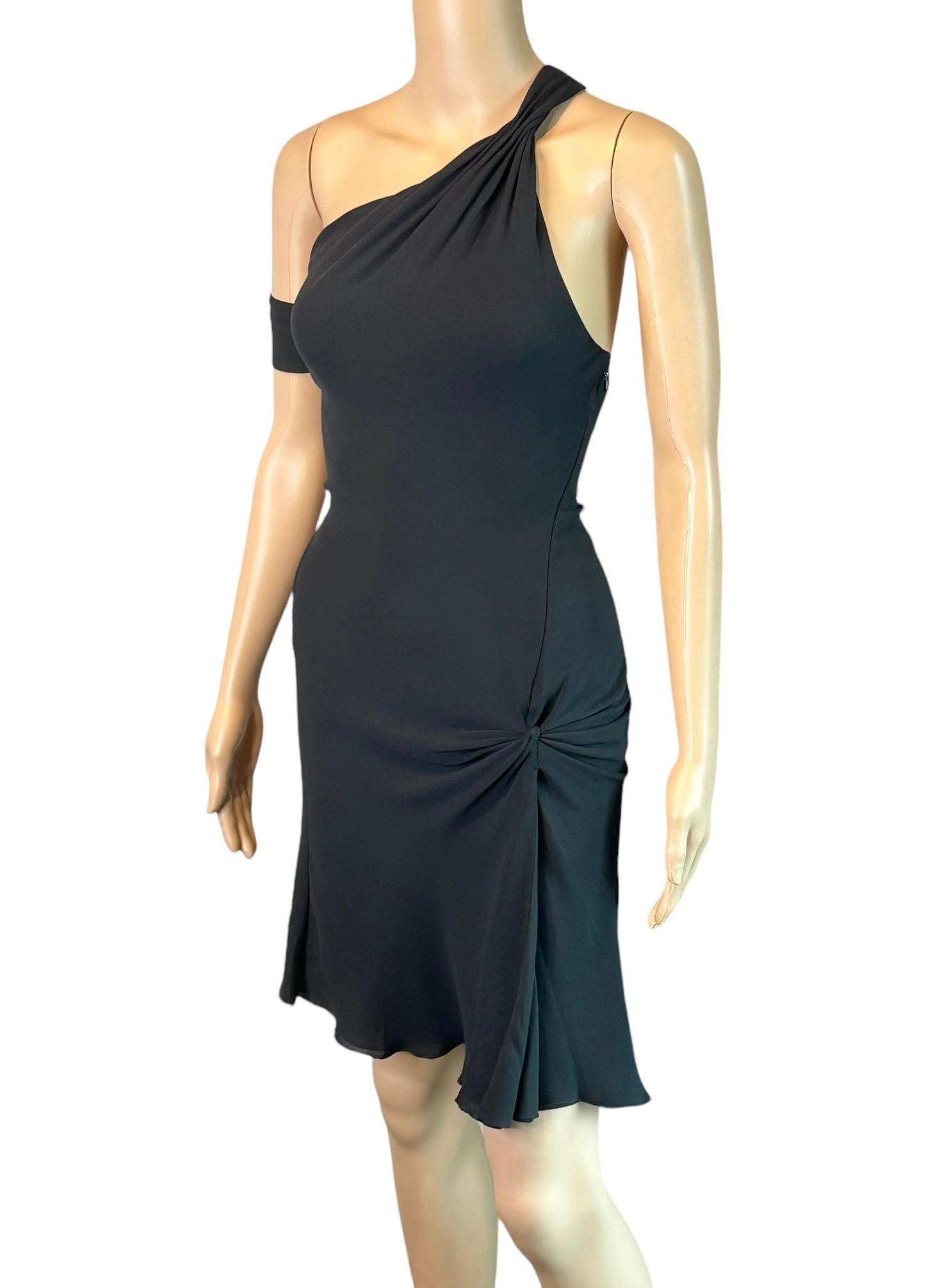 Gianni Versace F/W 2002 Runway One Shoulder High Slit Silk Black Mini Dress For Sale 2