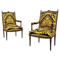 Gianni Versace Fauteuils en tissu de style Louis XVI, Noyer, France, 20e C.