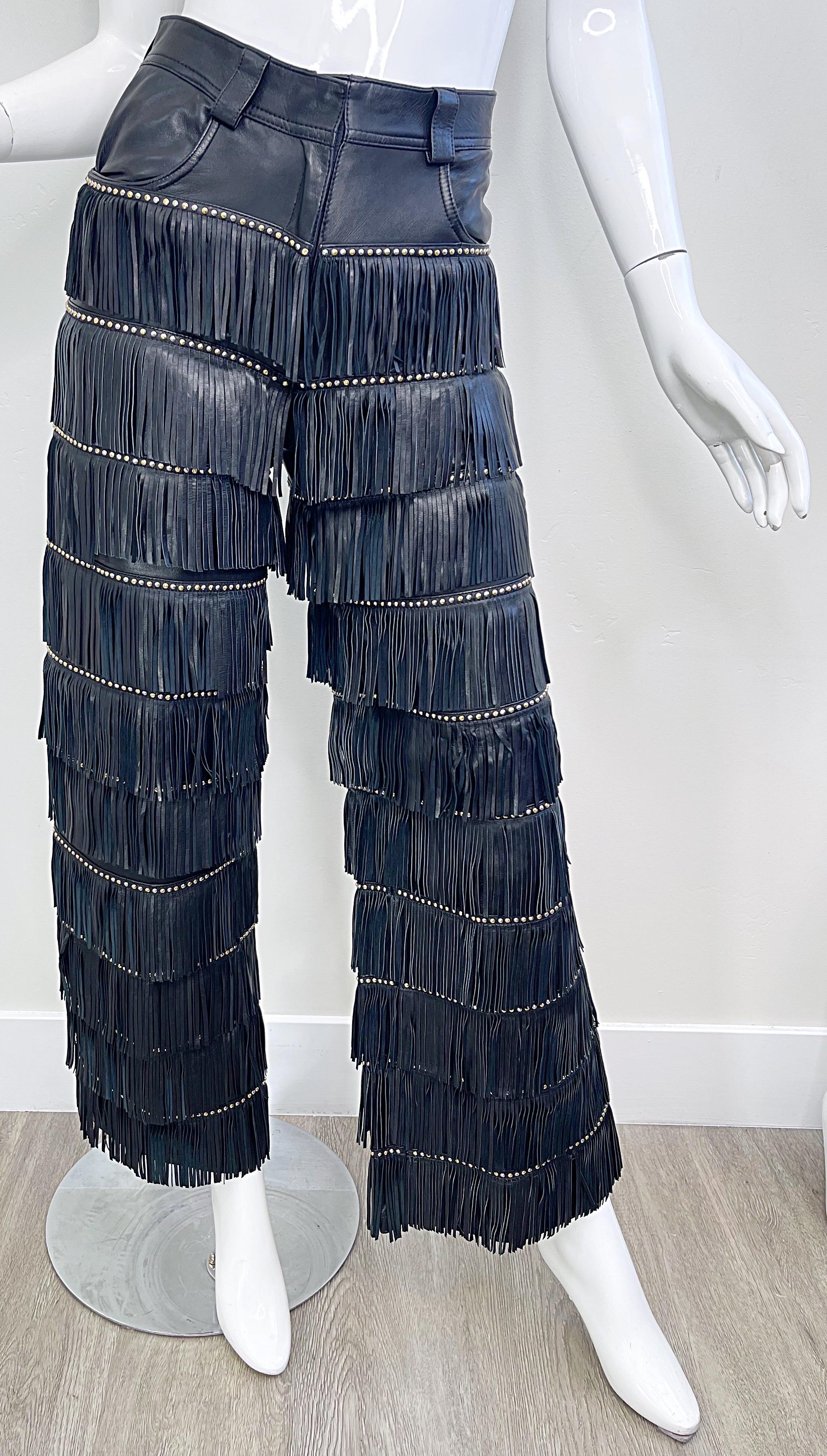 Gianni Versace Collezione Autunno 1992 Bondage A&M Pantaloni da passerella in pelle con frange 92 In condizioni ottime in vendita a San Diego, CA