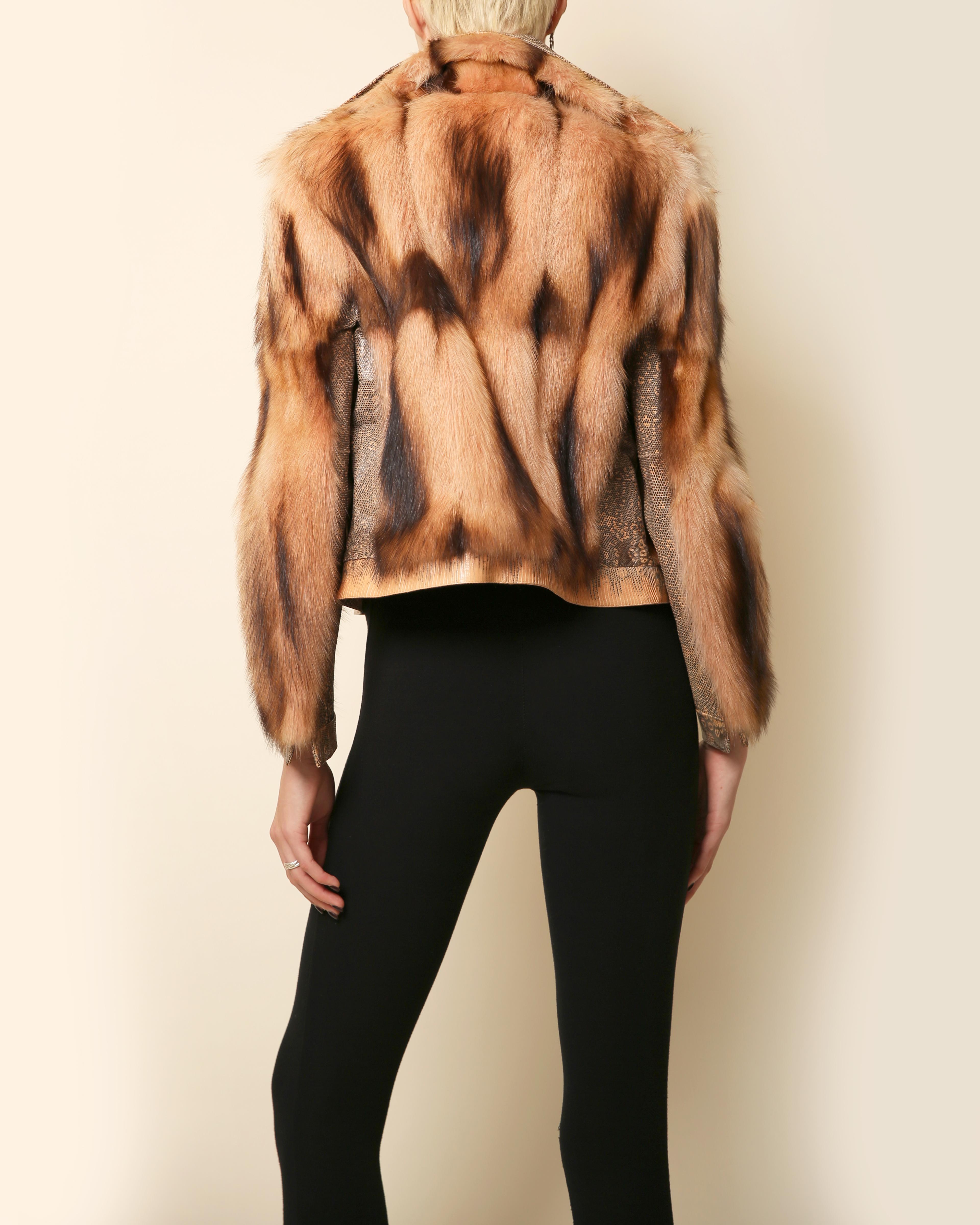 Gianni Versace, automne 2000, manteau en cuir embossé de fourrure de renard marron rose et de python en vente 6