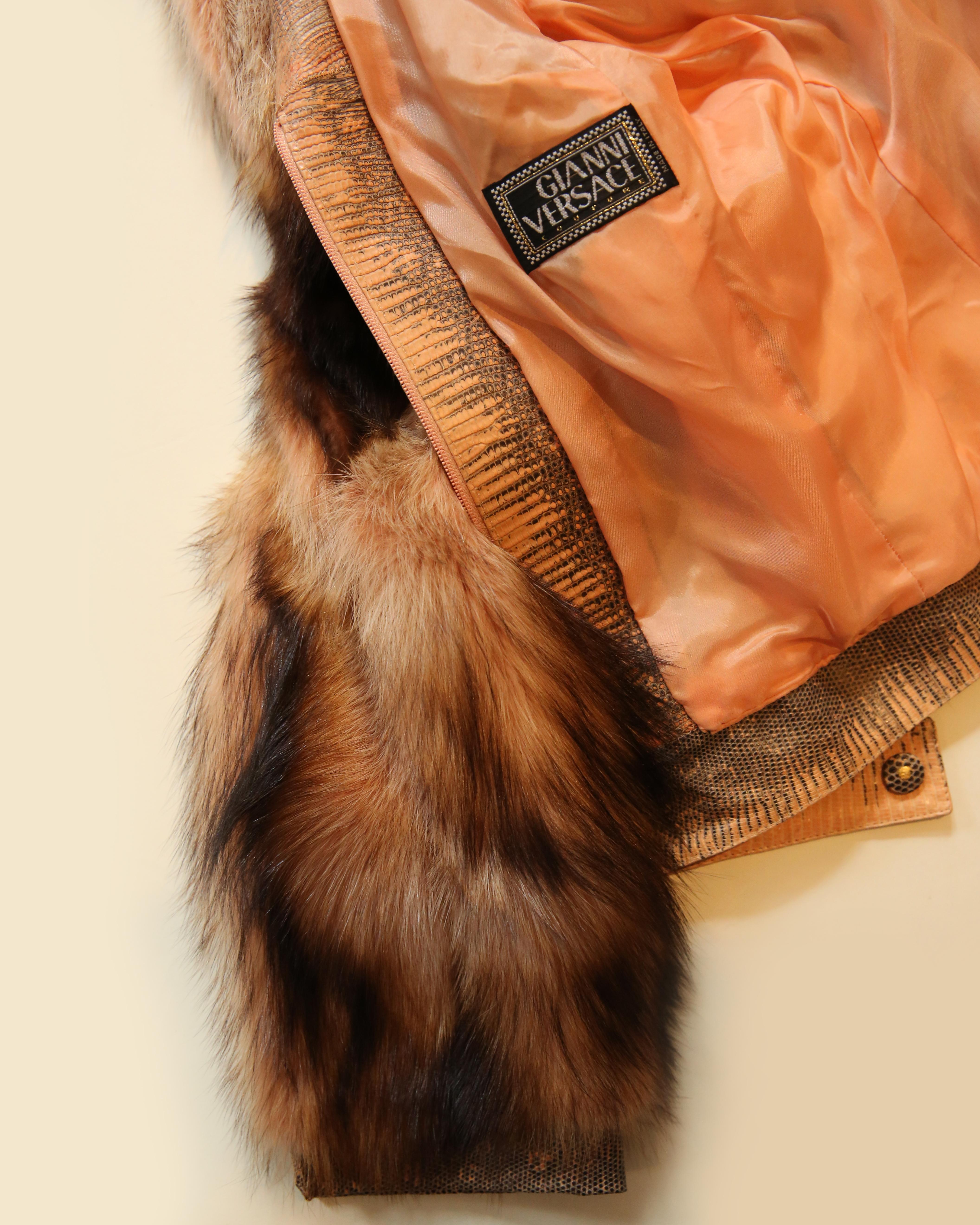 Gianni Versace, automne 2000, manteau en cuir embossé de fourrure de renard marron rose et de python en vente 10