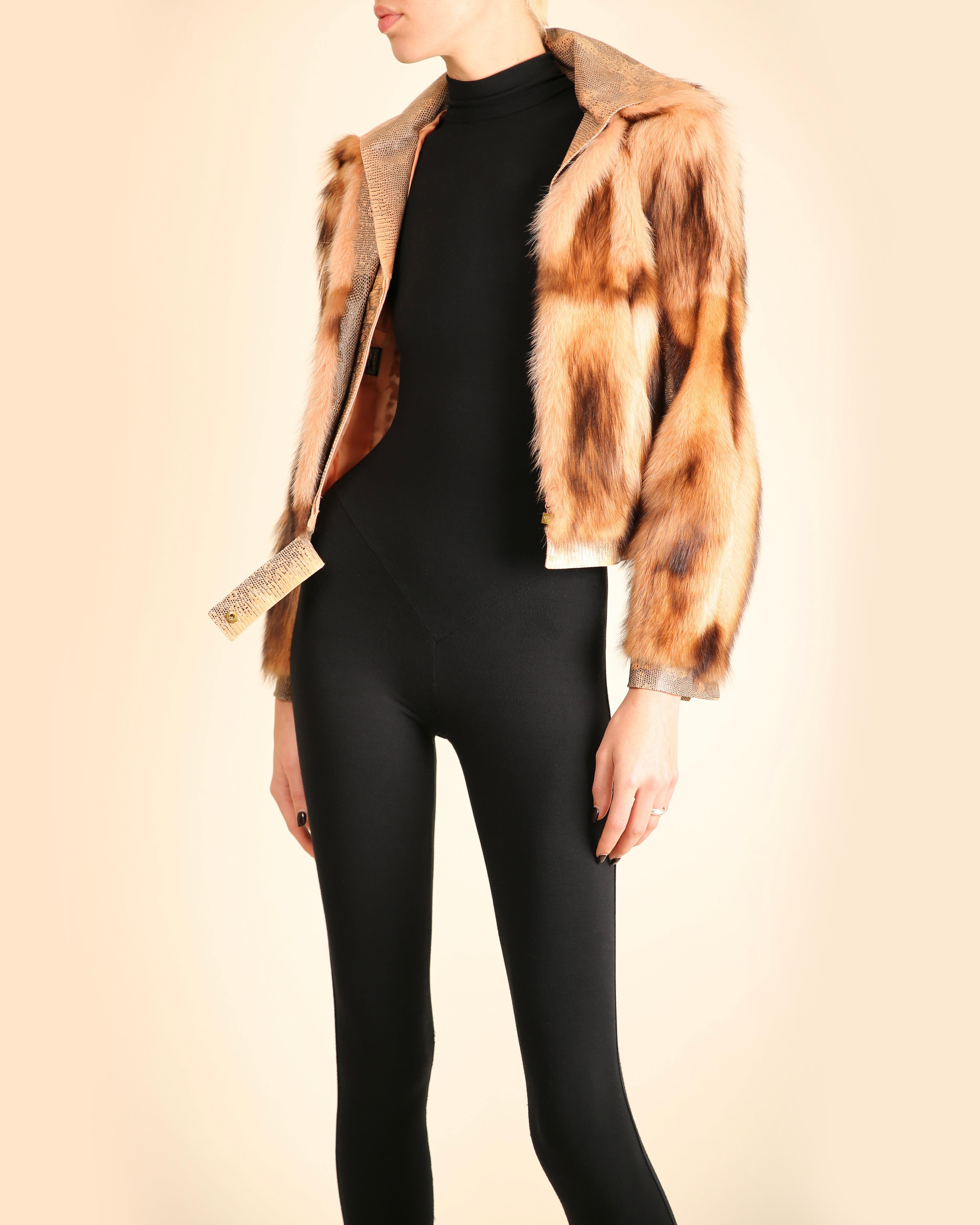 Gianni Versace Autunno 2000 giacca in pelle rosa marrone con pelliccia di volpe e pitone in rilievo in vendita 1