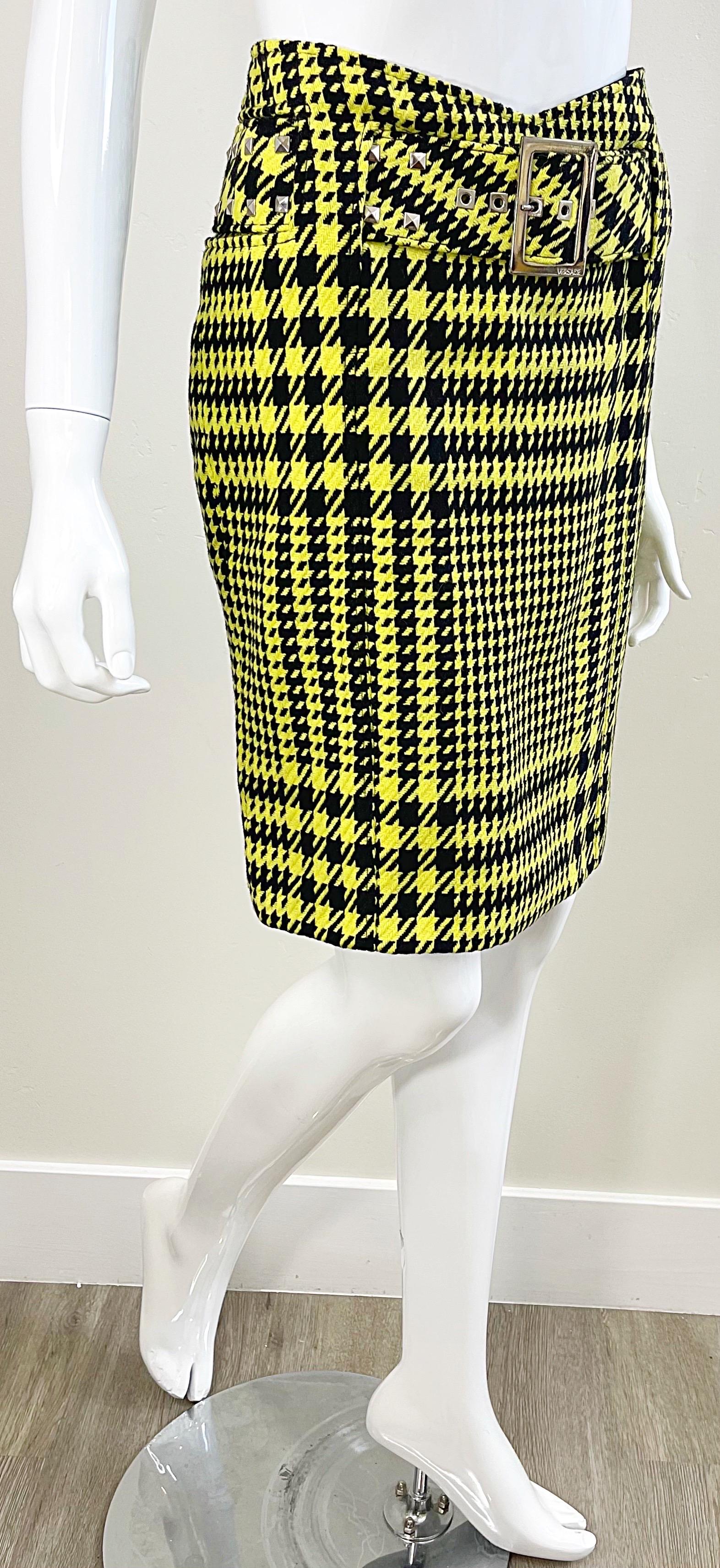 Gianni Versace Fall 2004 Runway Size 8 Yellow Black Houndstooth Belted Skirt For Sale 6