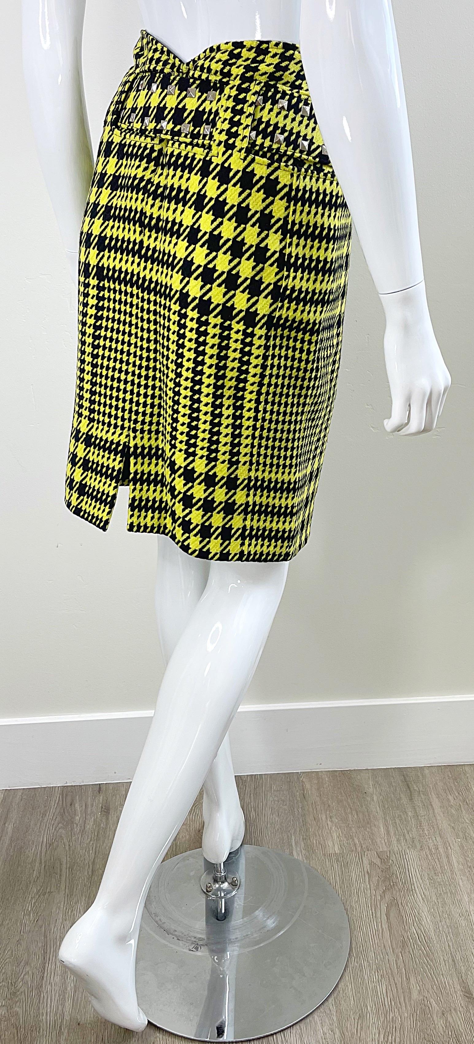 Gianni Versace Fall 2004 Runway Size 8 Yellow Black Houndstooth Belted Skirt For Sale 8
