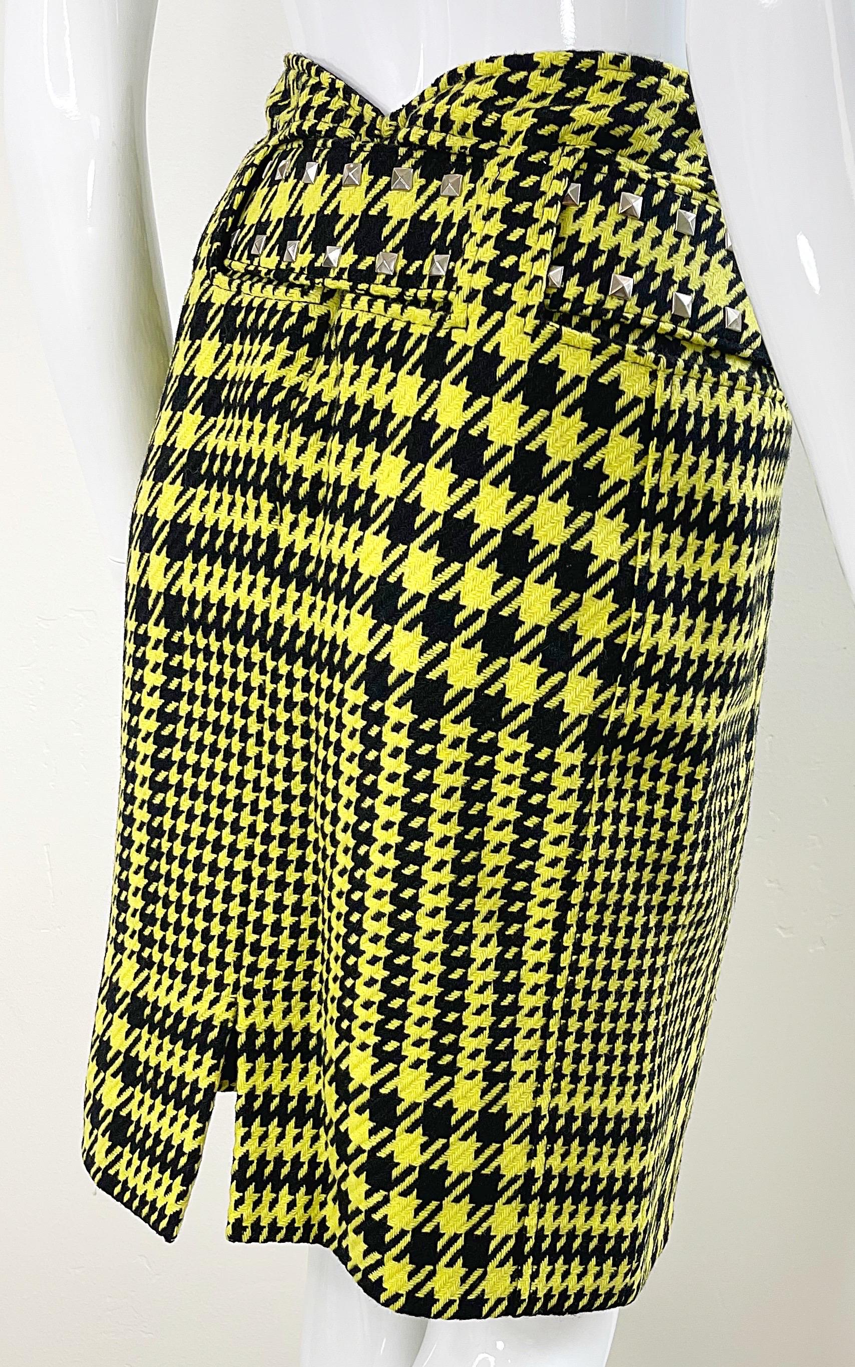 Gianni Versace Fall 2004 Runway Size 8 Yellow Black Houndstooth Belted Skirt For Sale 9