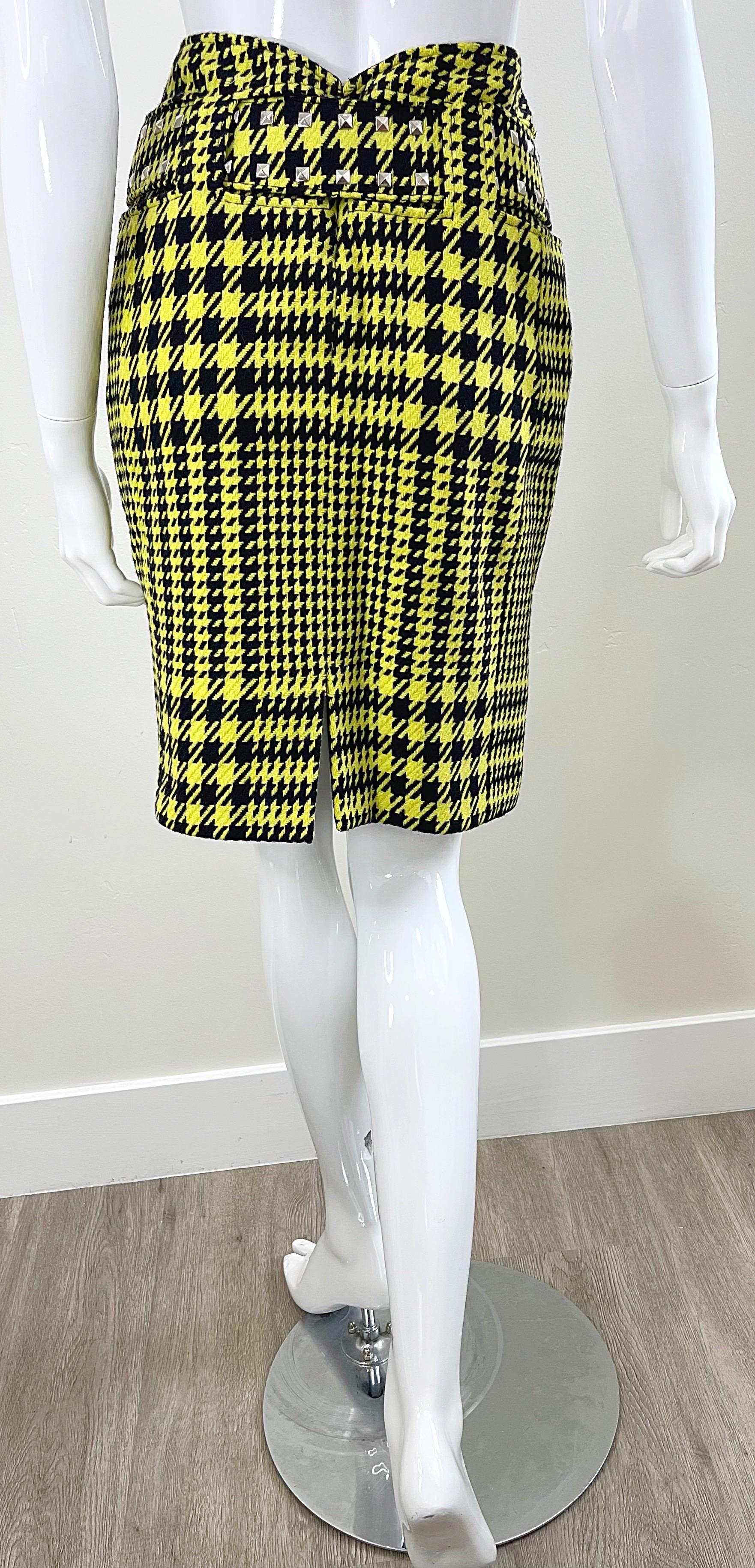 Gianni Versace Fall 2004 Runway Size 8 Yellow Black Houndstooth Belted Skirt For Sale 11