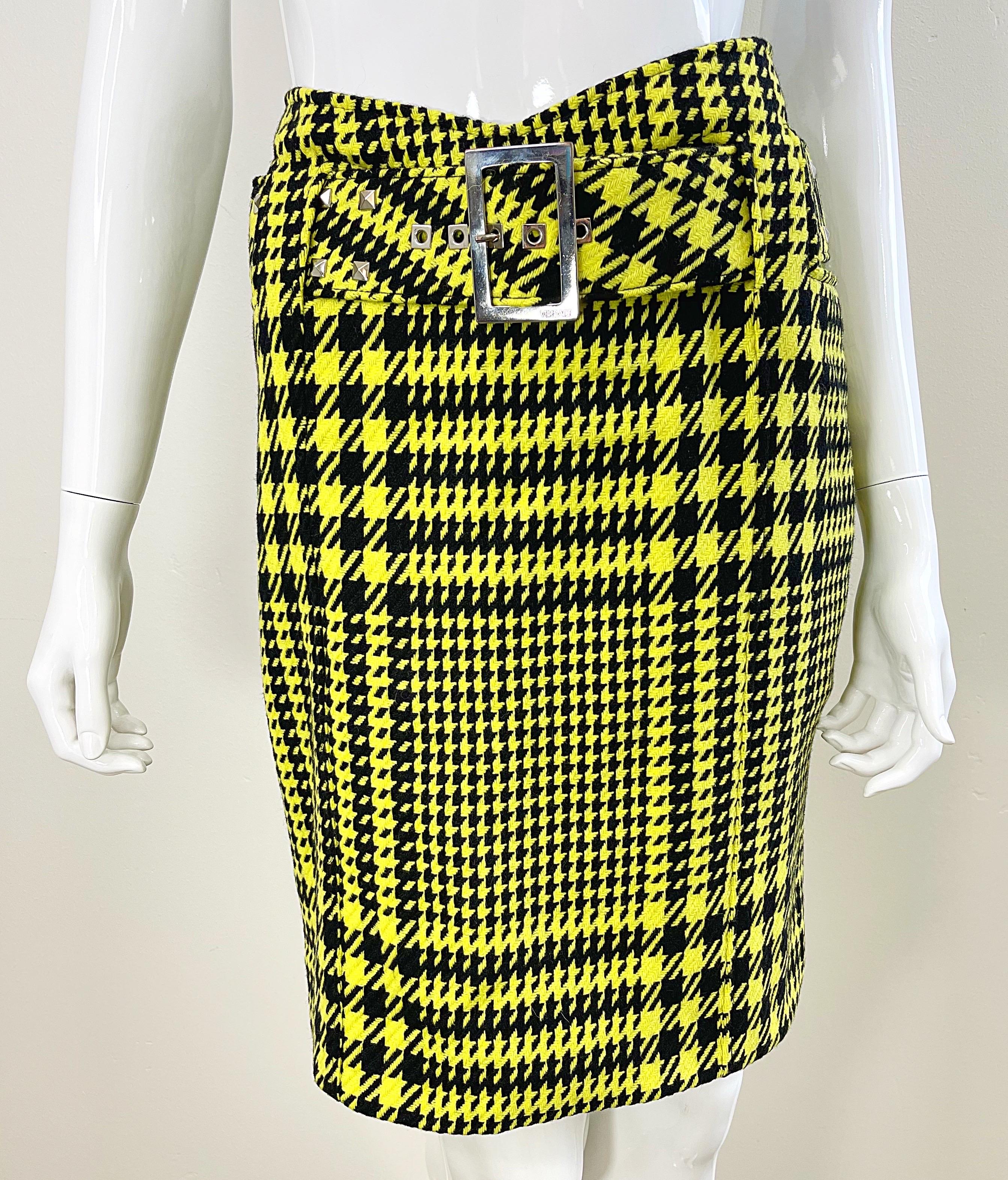 Gianni Versace Fall 2004 Runway Size 8 Yellow Black Houndstooth Belted Skirt For Sale 12