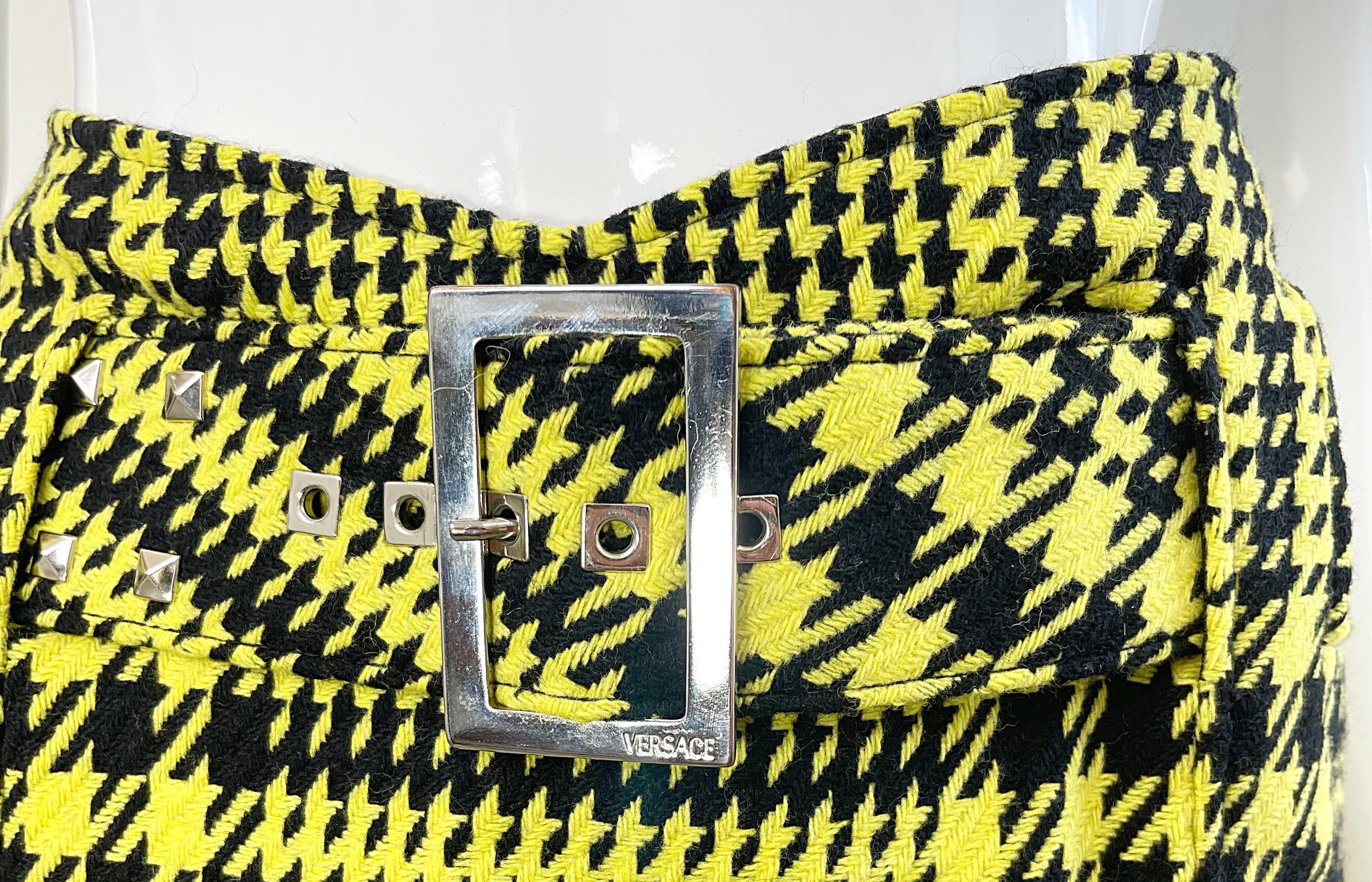 Gianni Versace Fall 2004 Runway Size 8 Yellow Black Houndstooth Belted Skirt For Sale 1