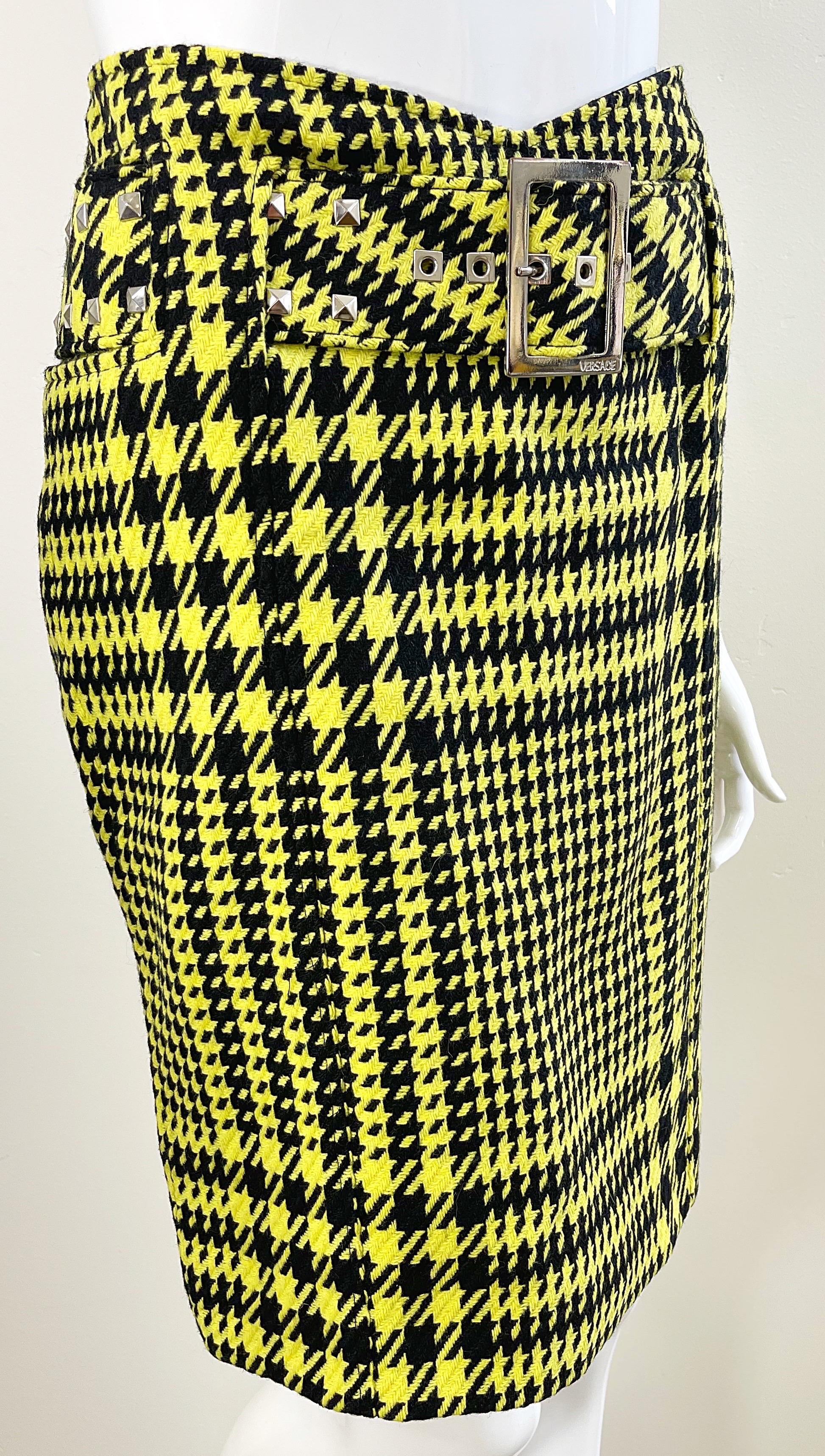 Gianni Versace Fall 2004 Runway Size 8 Yellow Black Houndstooth Belted Skirt For Sale 4