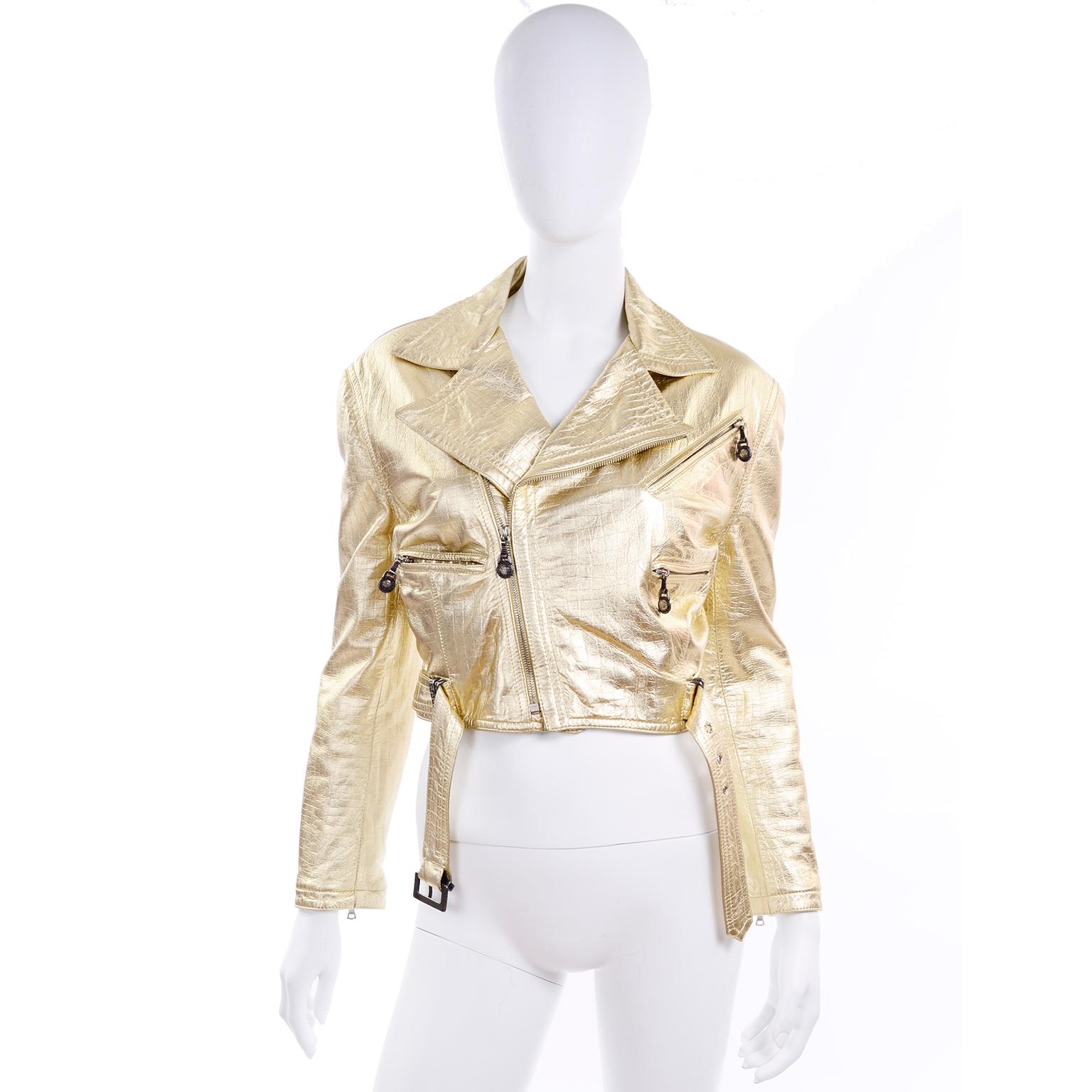 Gianni Versace FW 1994 95 Runway Vintage Embossed Gold Cropped Moto Jacket  For Sale 3