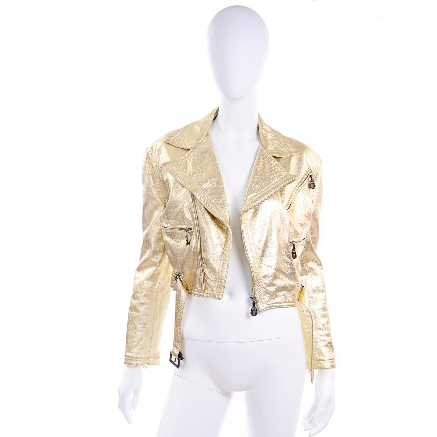 Gianni Versace FW 1994 95 Runway Vintage Embossed Gold Cropped Moto Jacket  For Sale 4