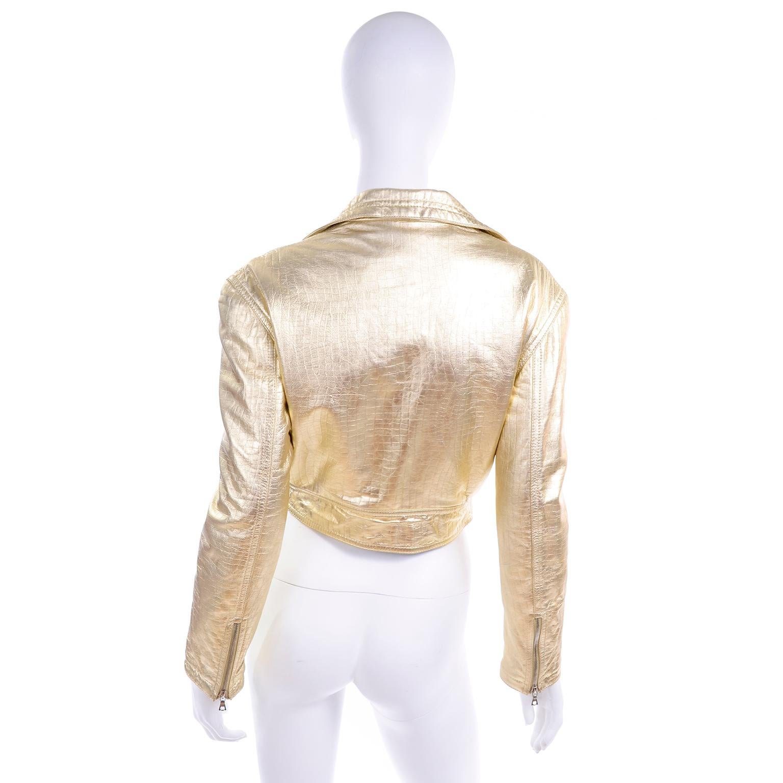 Gianni Versace FW 1994 95 Runway Vintage Embossed Gold Cropped Moto Jacket  In Excellent Condition For Sale In Portland, OR