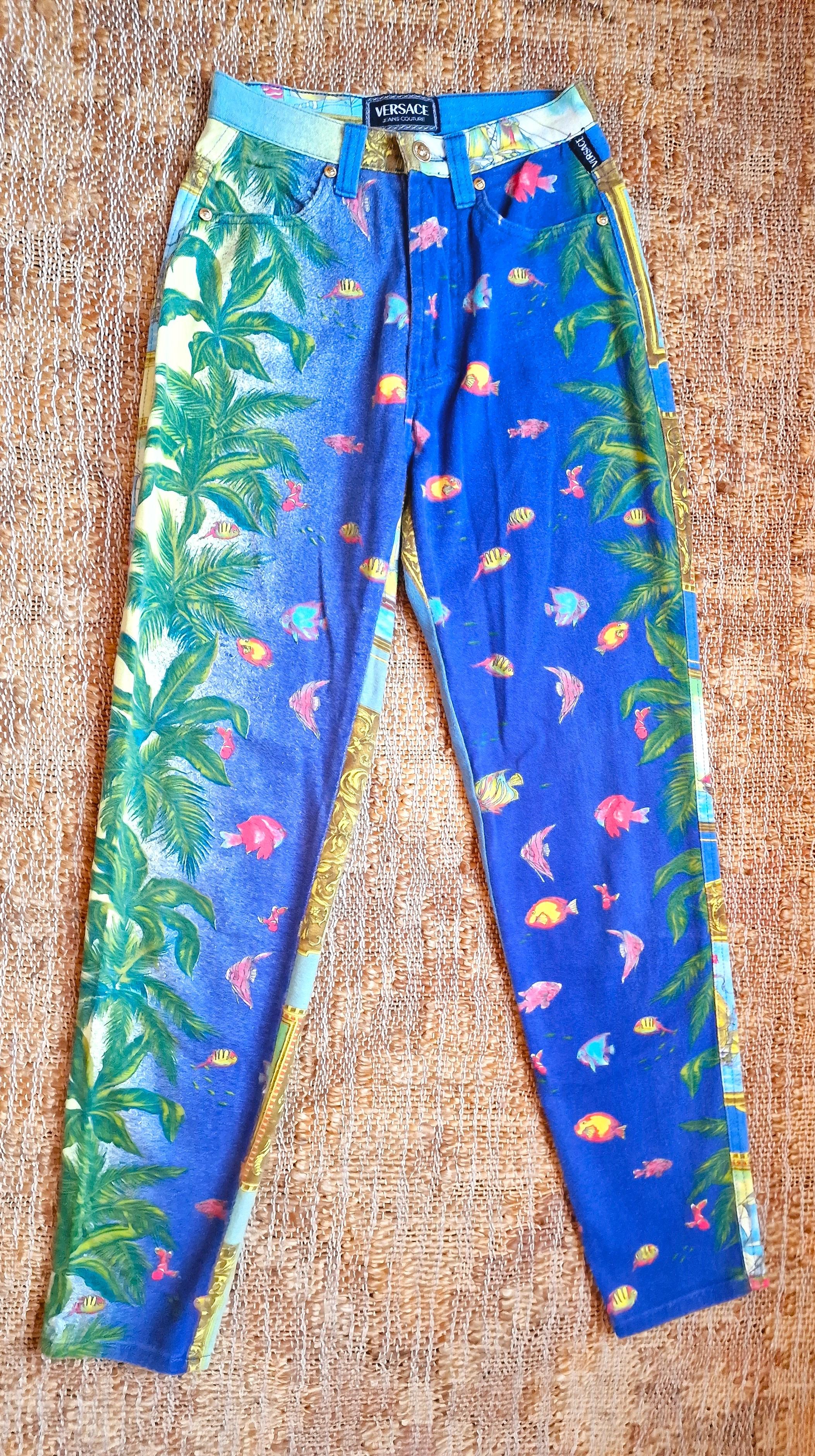 Ocean pants by Gianni Versace!
- BACK PRINTS: ships on the oceans.
- FRONT PRINTS: fish in the ocean.

VERY GOOD condition!

SIZE
Fits for small and smaller medium.
Strechy fabric.
Marked size: 27/41.
Length: 100 cm / 39.4 inch
Waist: 31 cm / 12.2