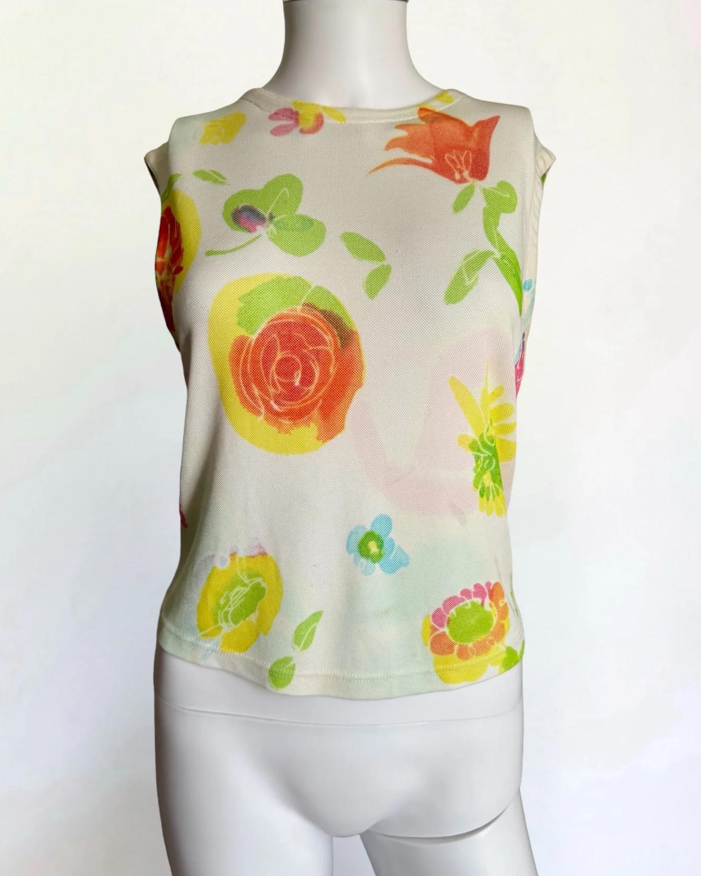 Gianni Versace Couture floral crop top, Spring Summer 1996
Look 76 from runway
One of Gianni Versace’s last collections
Size: IT 42 