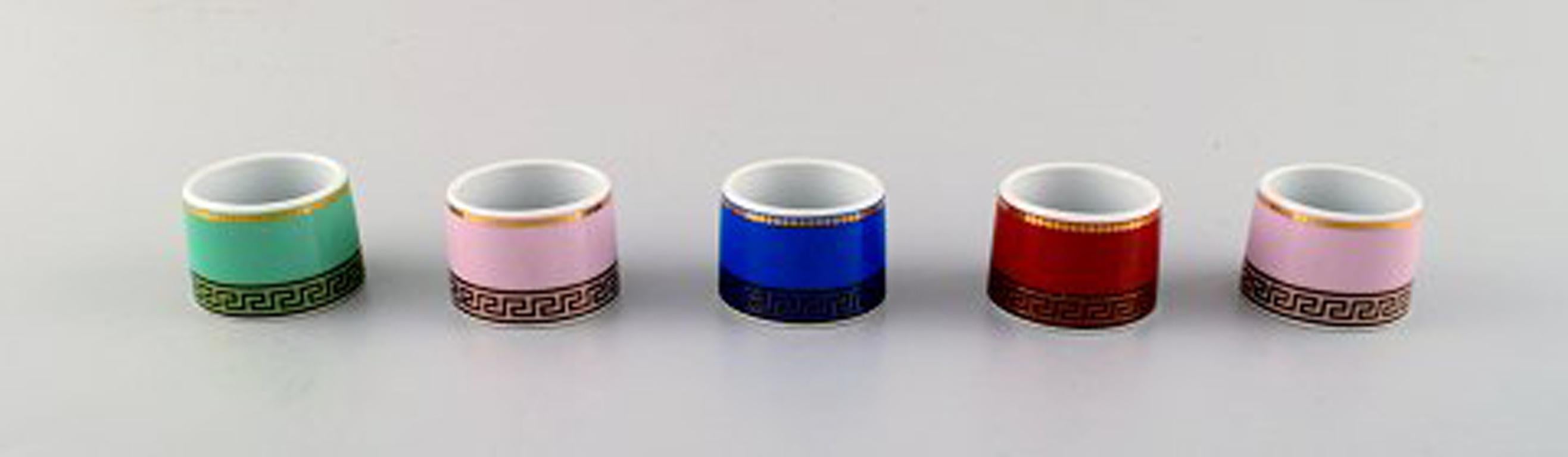 Gianni Versace for Rosenthal. 5 napkin rings. Stylistic style.
In perfect condition.
Measures: 4.5 cm x 3.2 cm
Stamped.