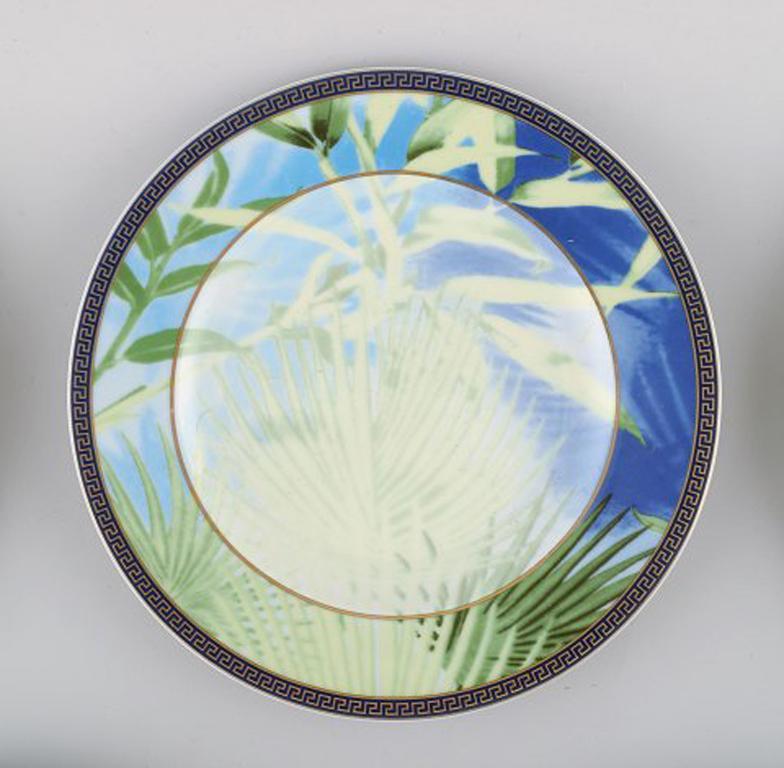 Gianni Versace for Rosenthal. 5 plates. Medusa and floral motifs.
In perfect condition.
Measures: 18.2 cm.
Stamped.